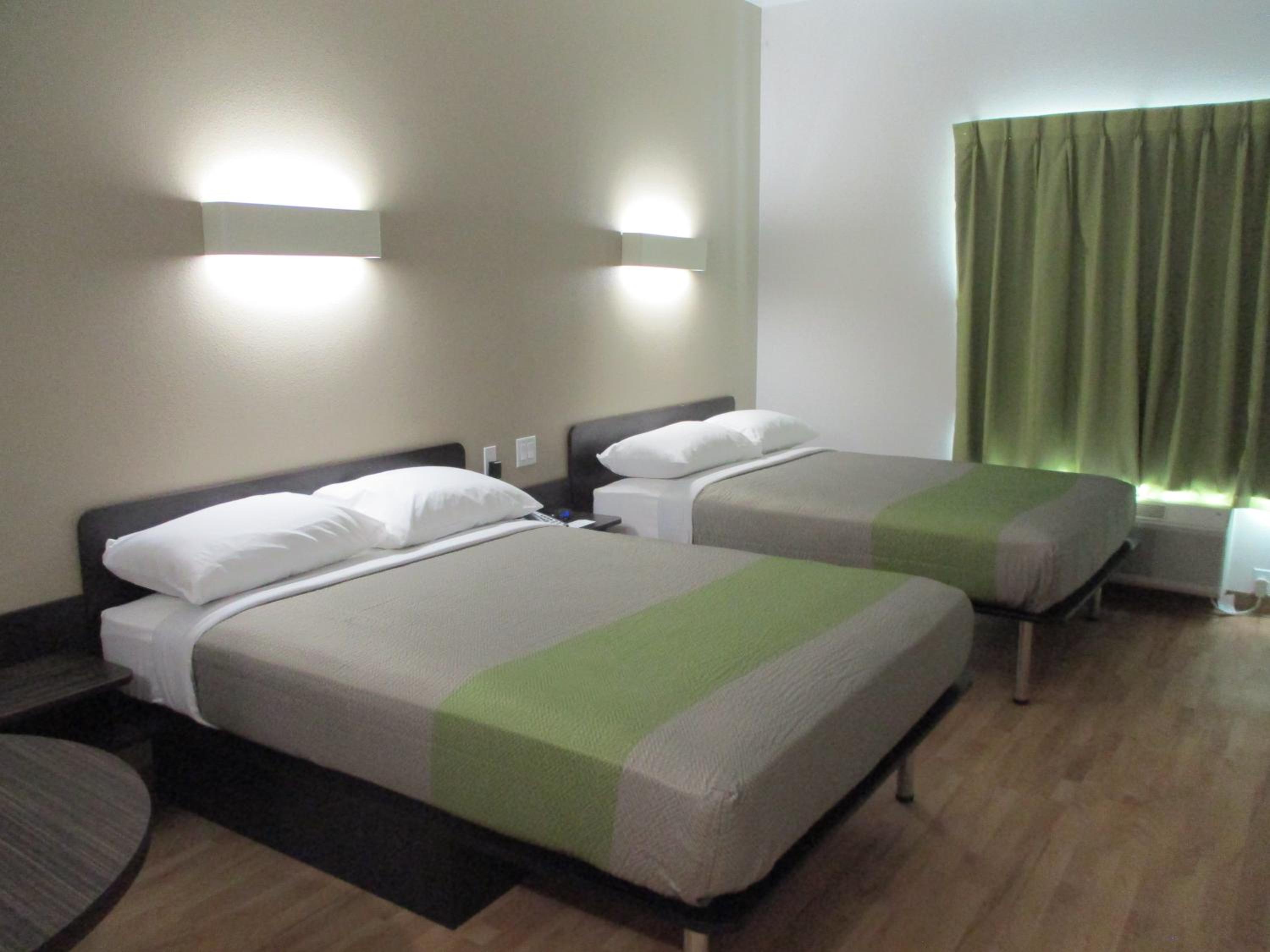 Queen Room with Two Queen Beds - Disability Access - Photo 3