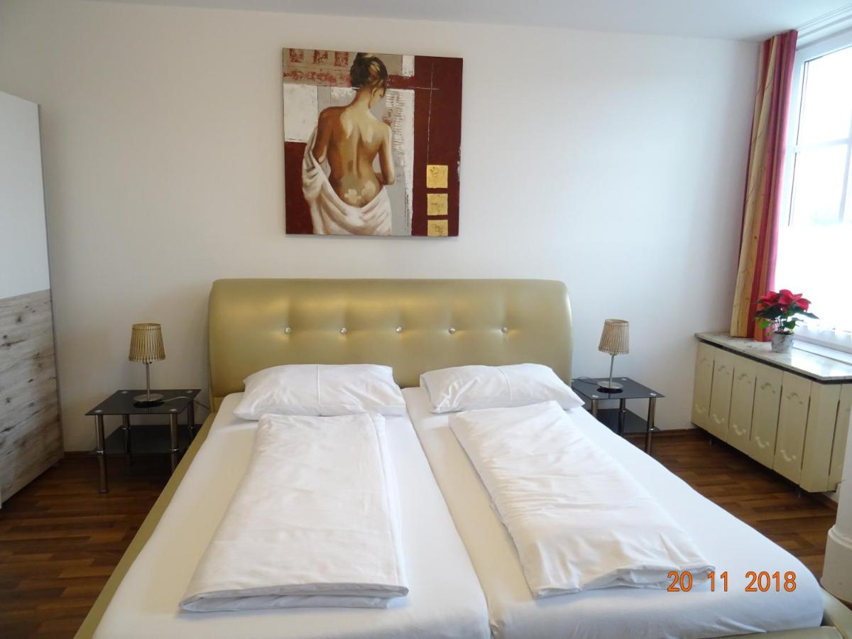 Standard Double Room - Photo 9