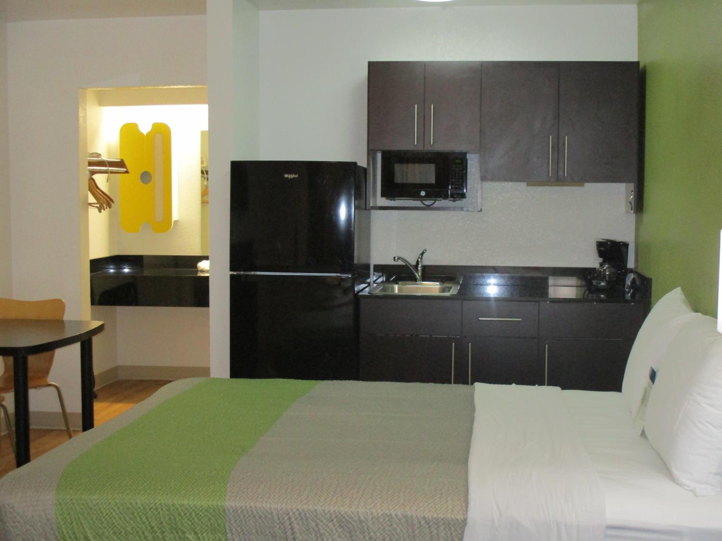 Deluxe King Room - Non-Smoking photo 1