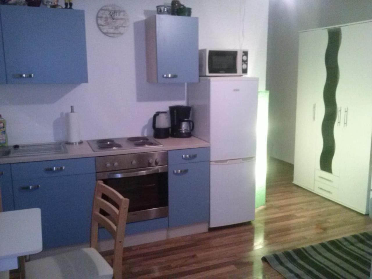 One-Bedroom Apartment - Photo 3