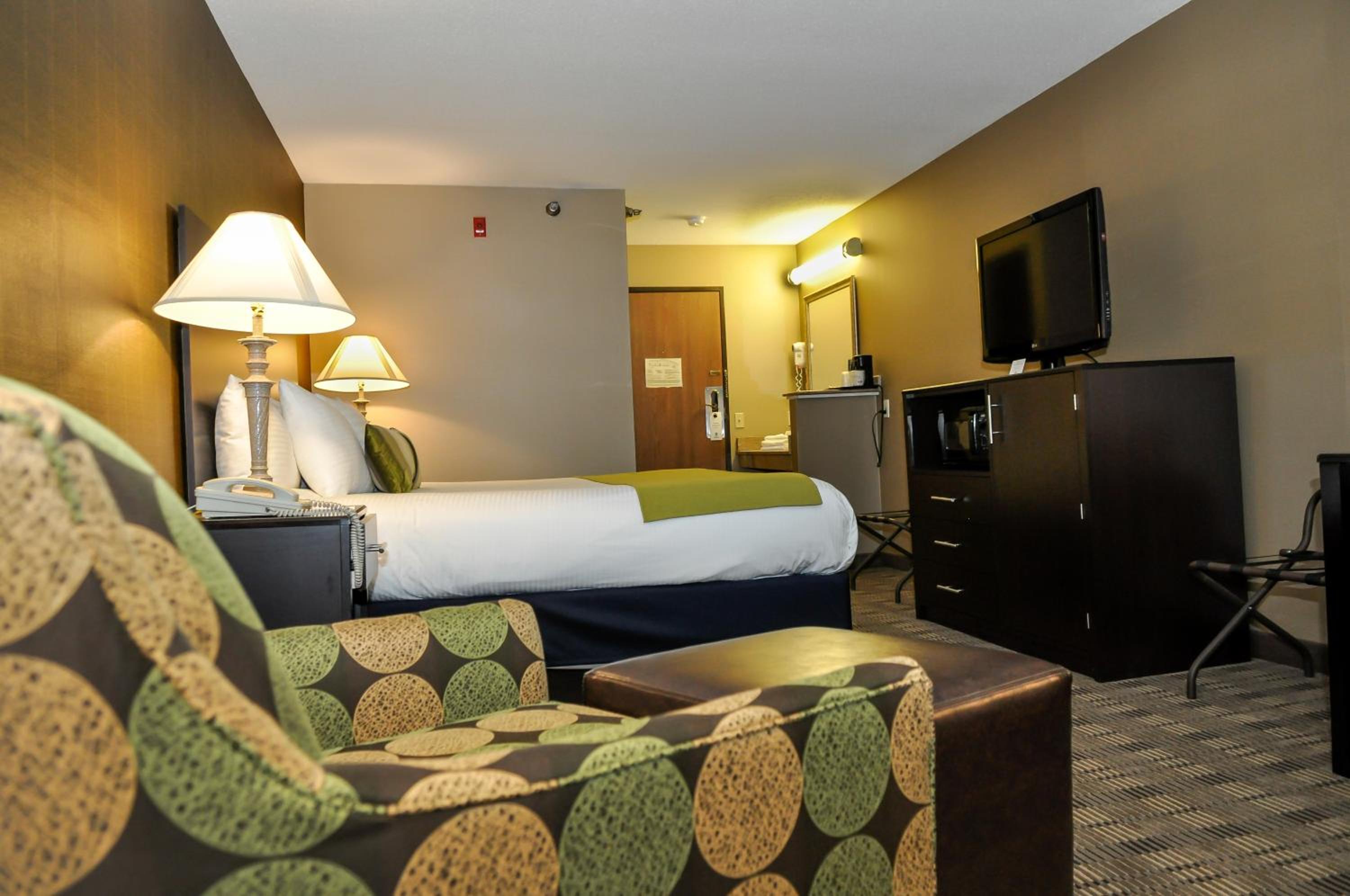 King Room - Non-Smoking - Photo 4