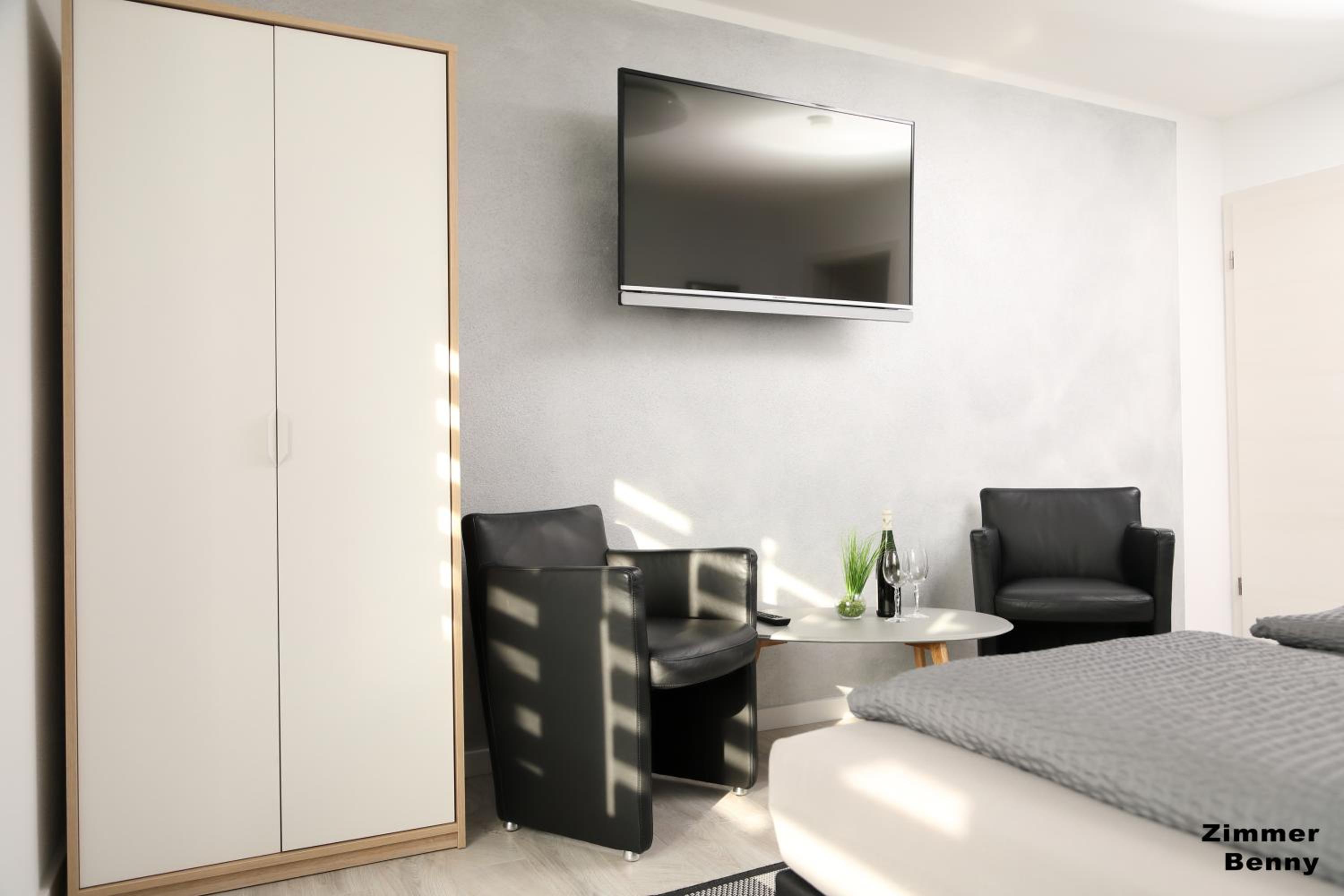 Deluxe Double Room with Shower - Photo 2