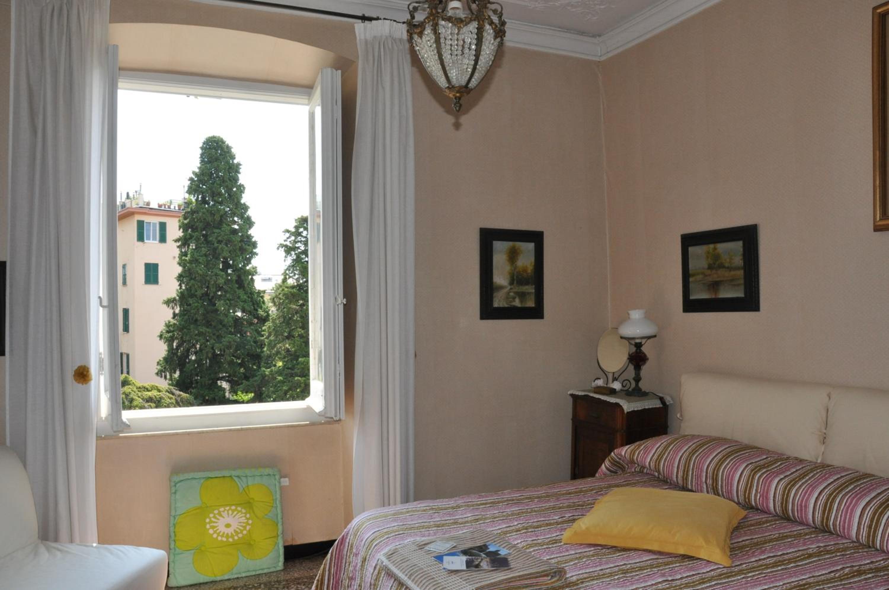 Single Room with Shared Bathroom
