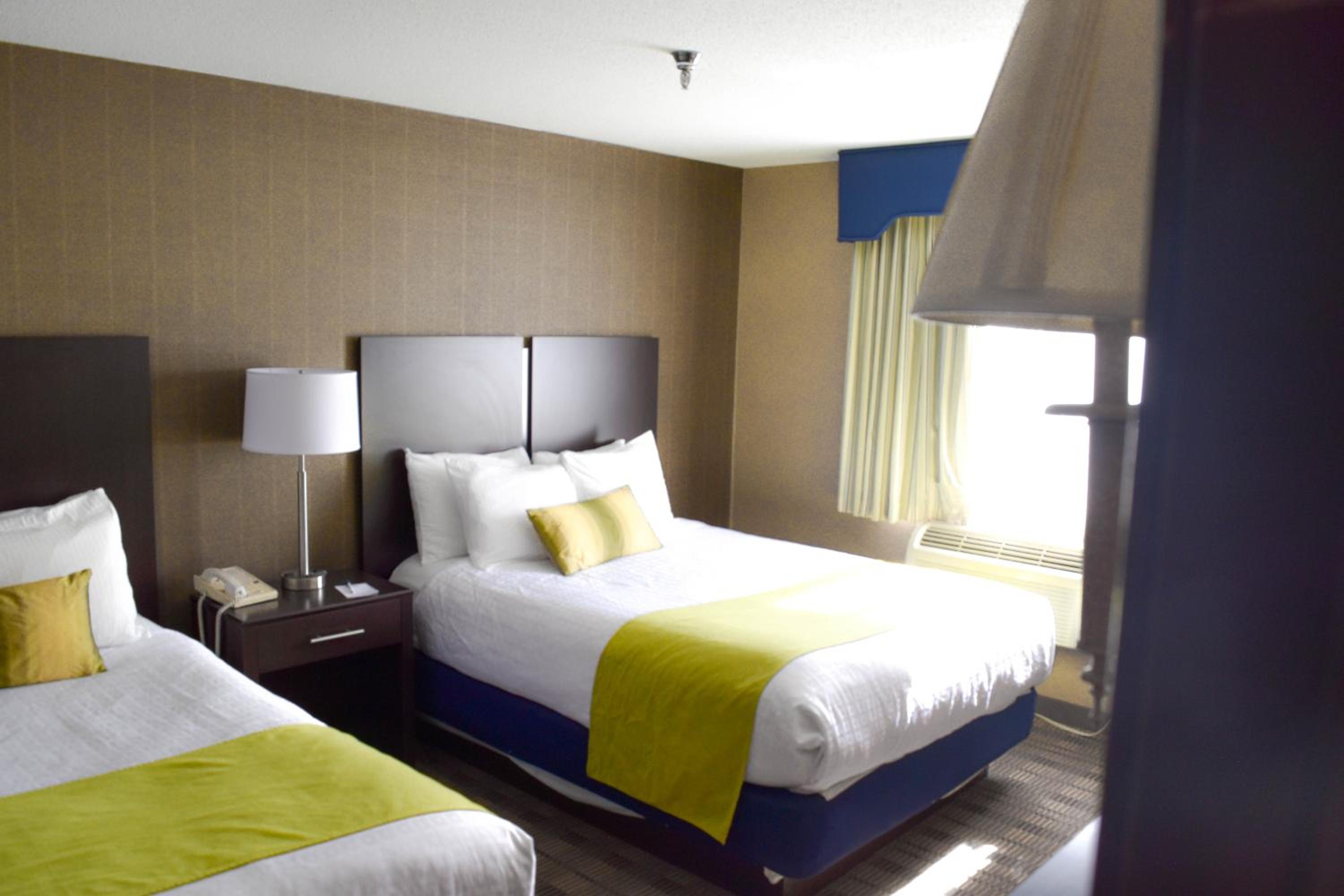 Queen Suite with Two Queen Beds - Non-Smoking - Photo 10