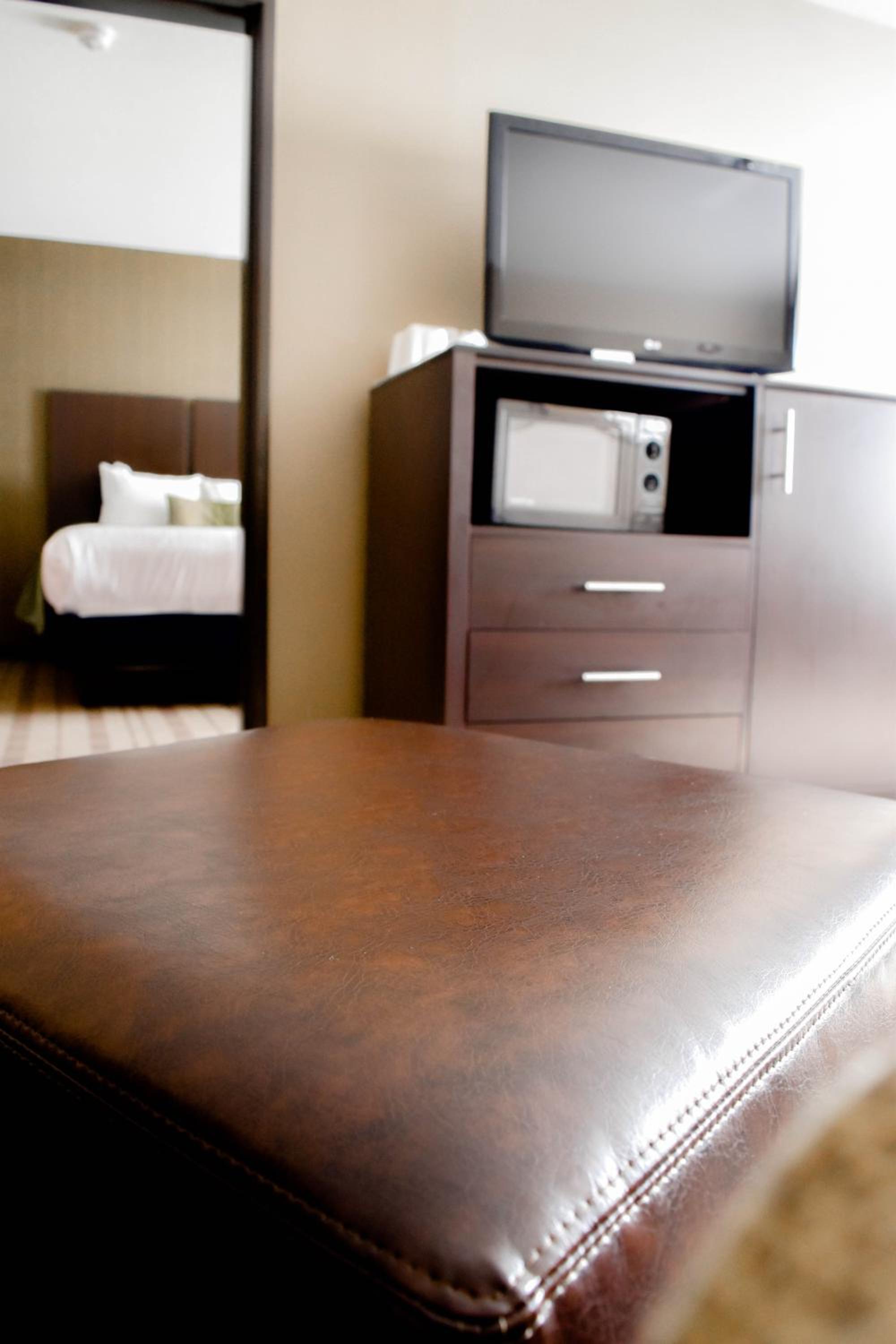 Queen Suite with Two Queen Beds - Non-Smoking - Photo 14
