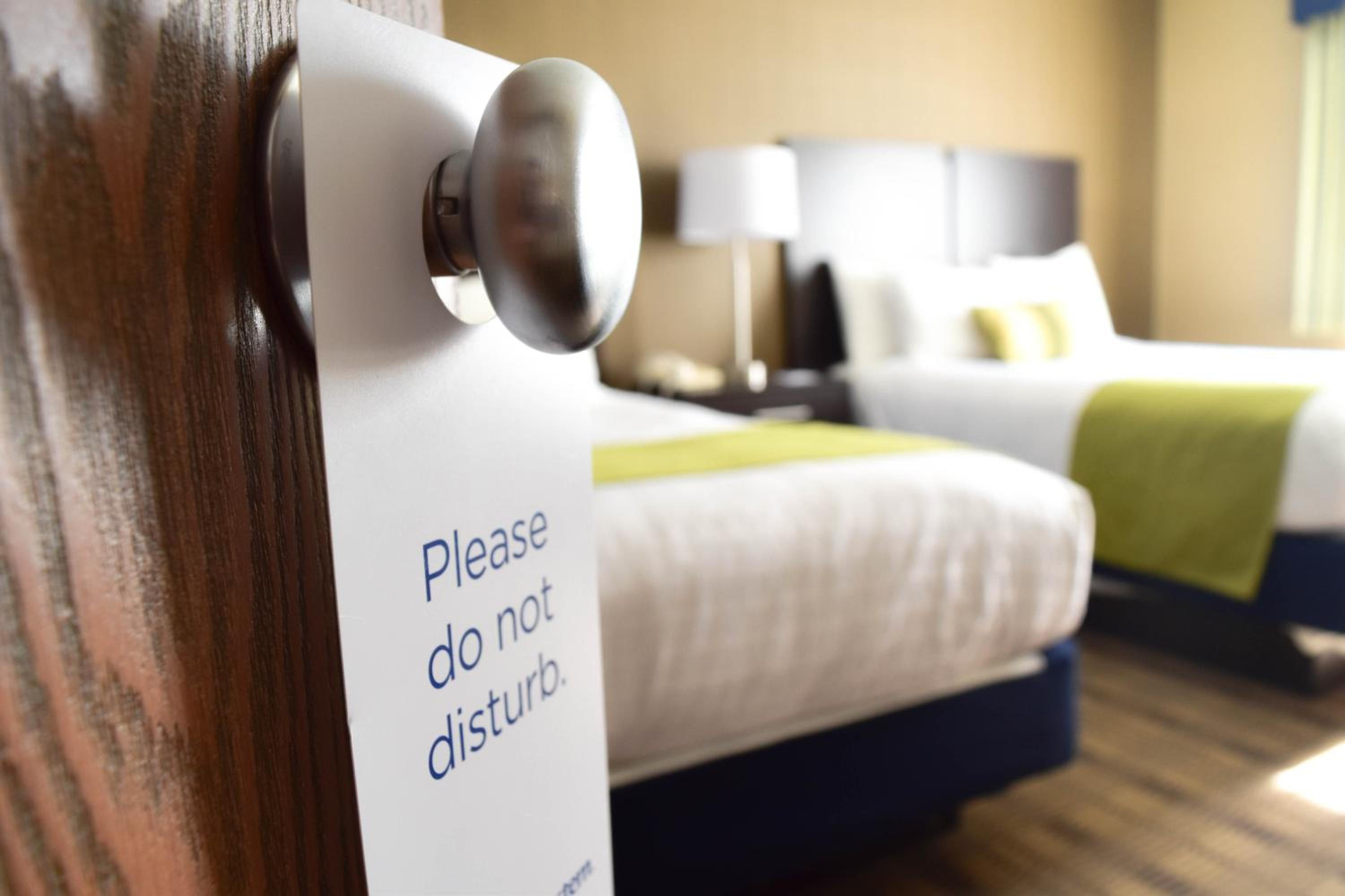 Queen Suite with Two Queen Beds - Non-Smoking - Photo 2
