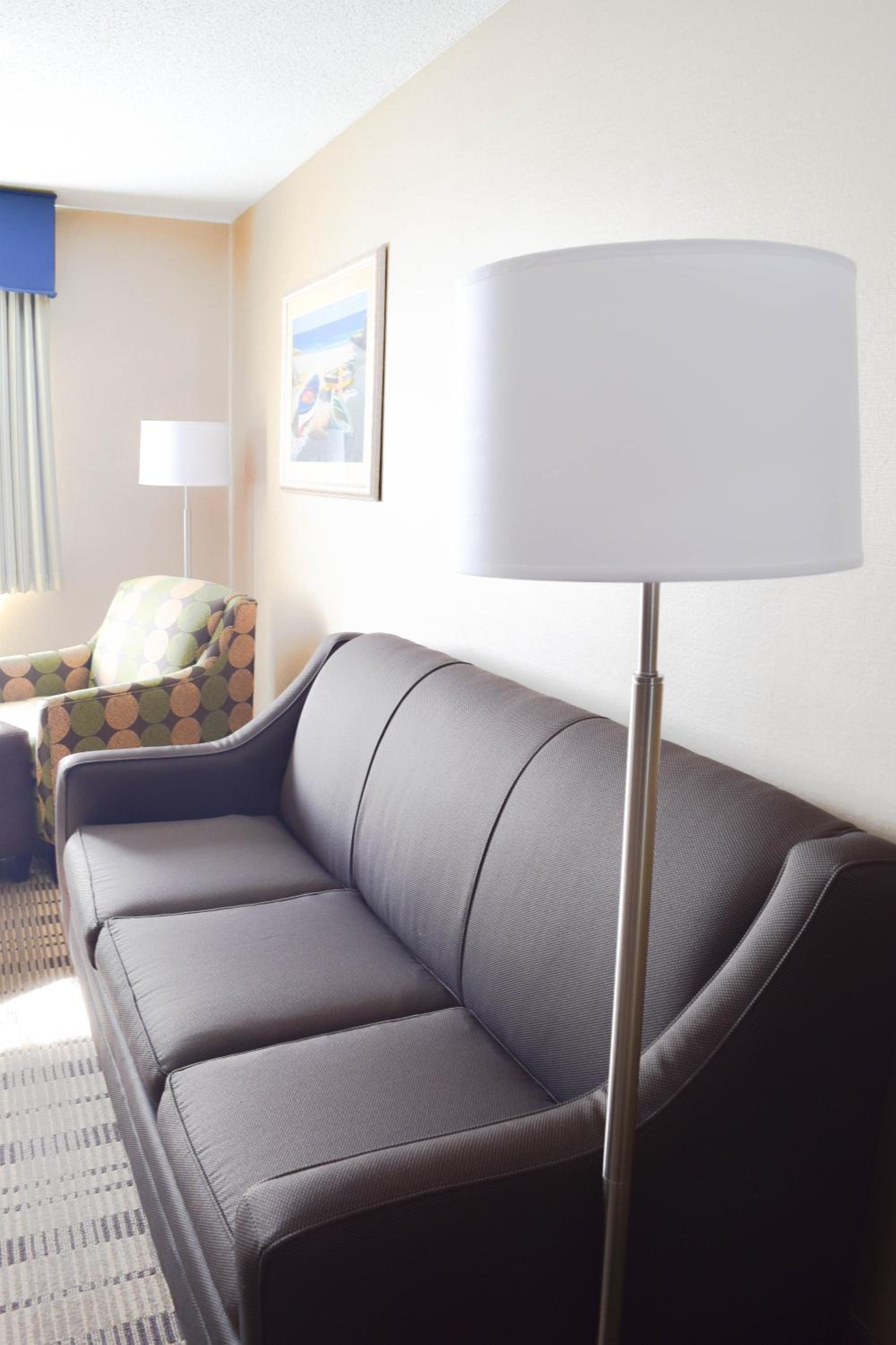 Queen Suite with Two Queen Beds - Non-Smoking - Photo 19