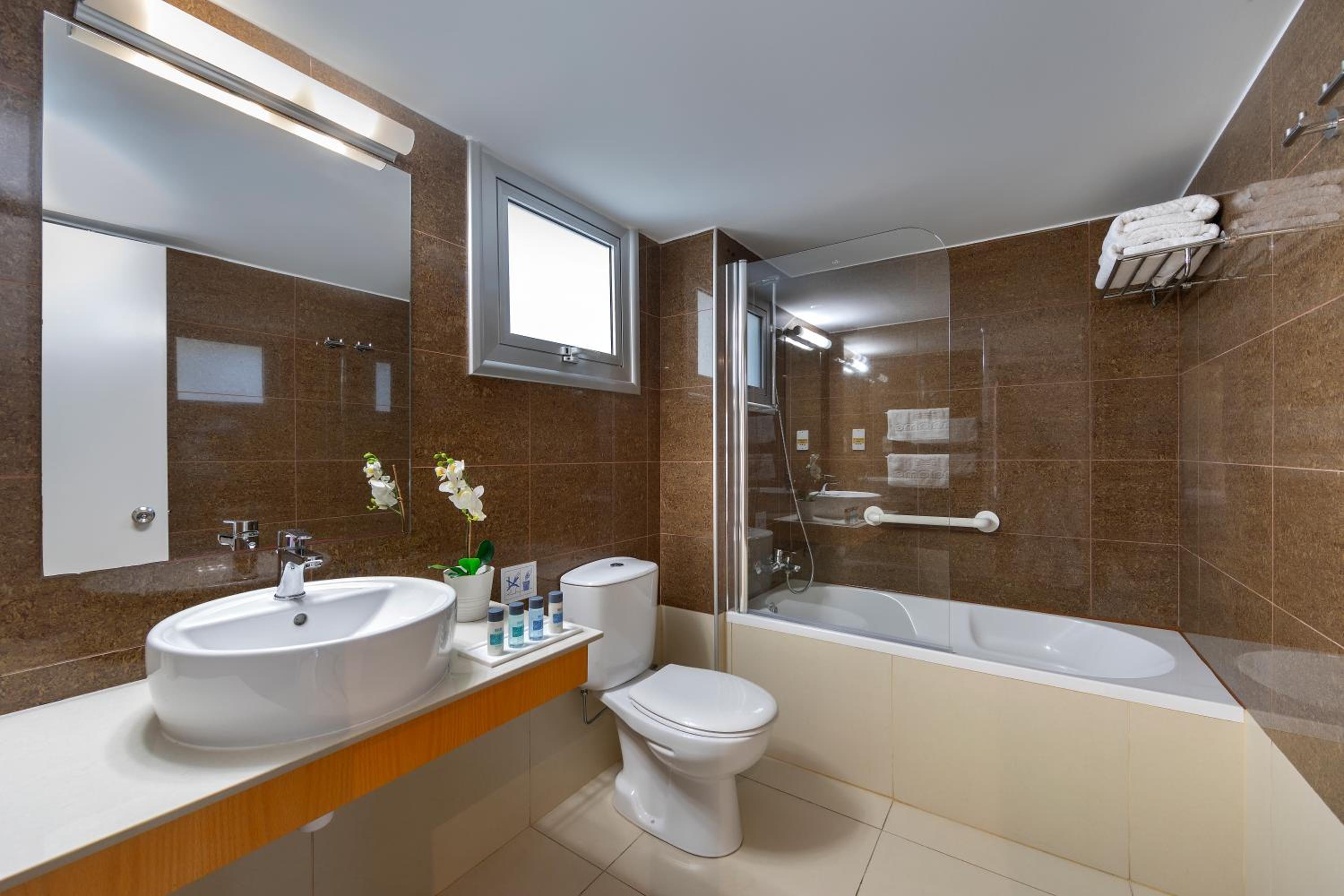 One-Bedroom Suite with Garden View - Photo 6