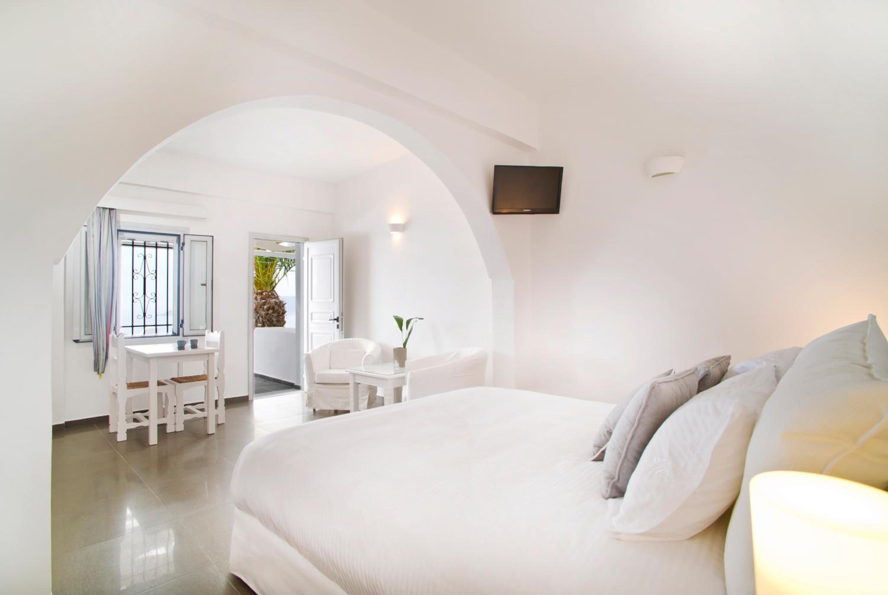 Superior Double Room with Caldera View - Photo 1