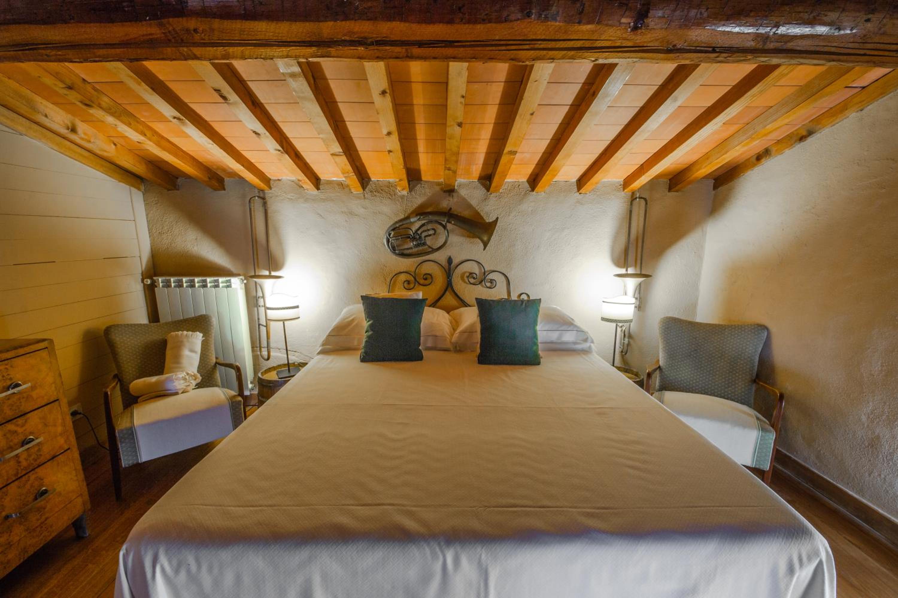 Suite - Photo 1