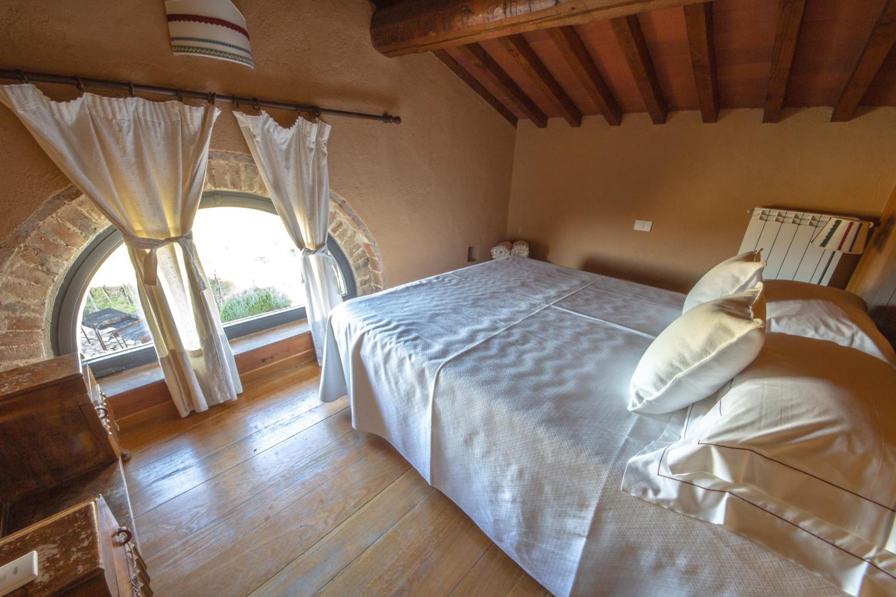 Suite - Photo 13