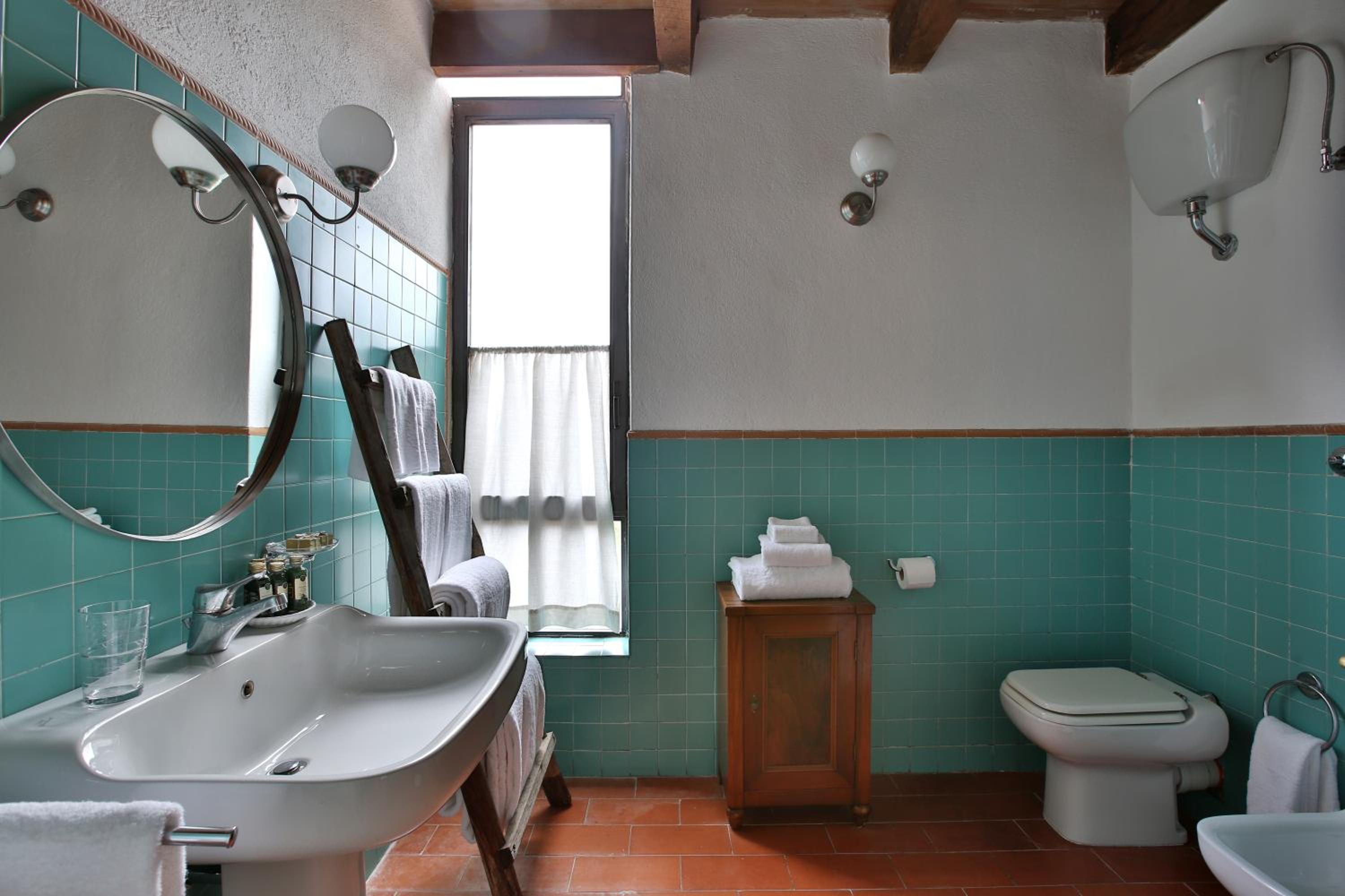 Suite - Photo 11