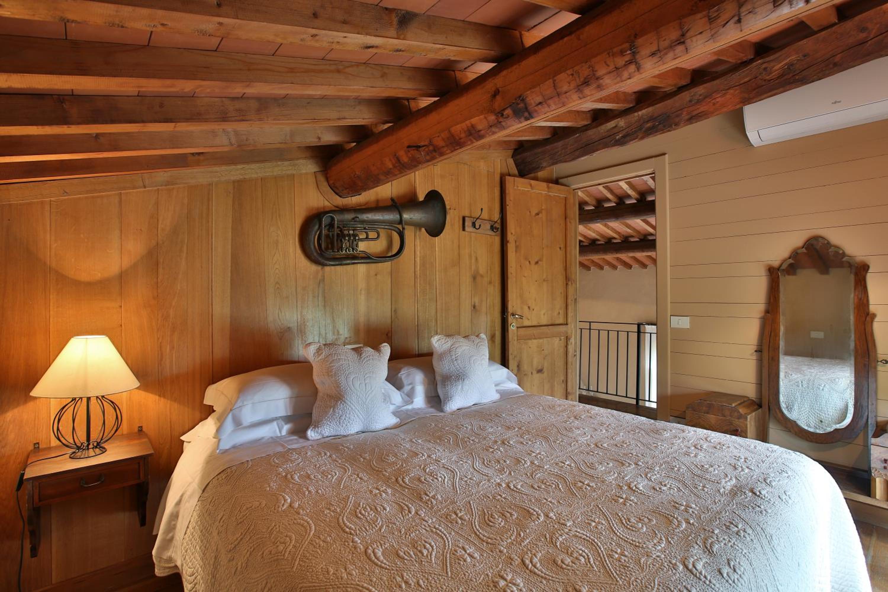 Suite - Photo 12