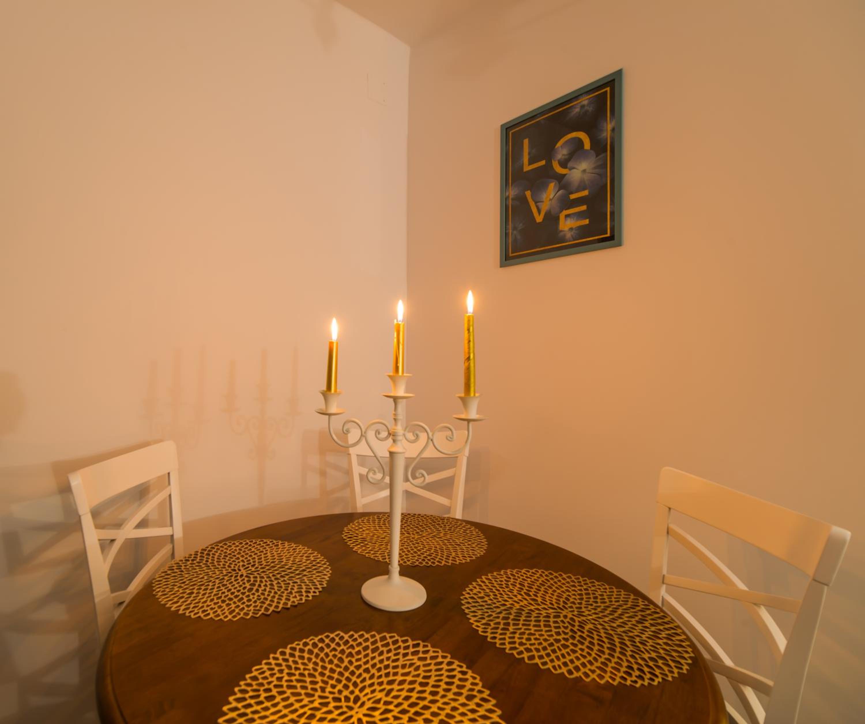 Apartment with Mountain View - Photo 4