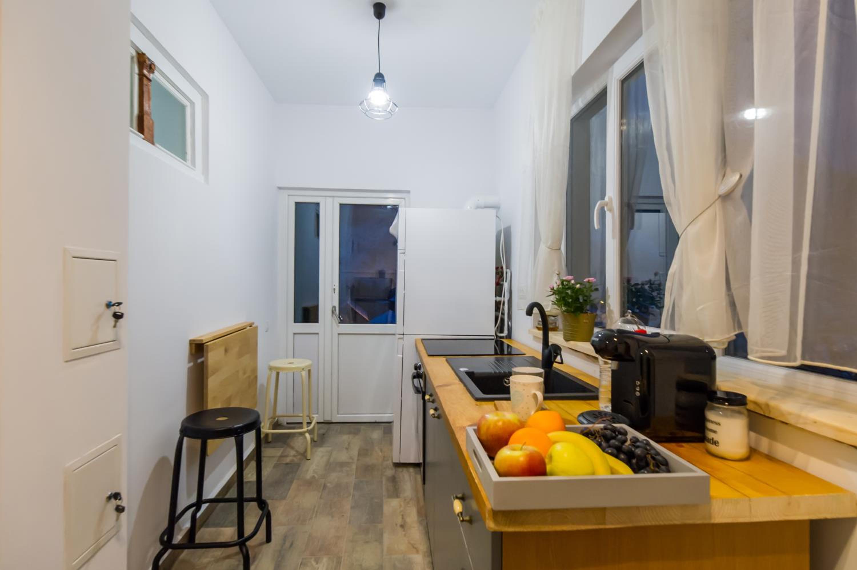Apartment with Mountain View - Photo 7