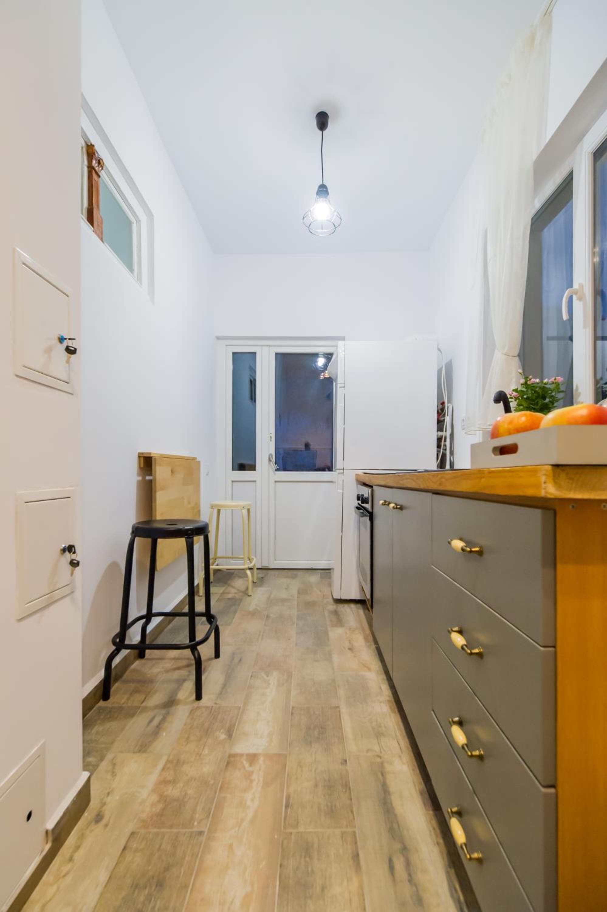 Apartment with Mountain View - Photo 8