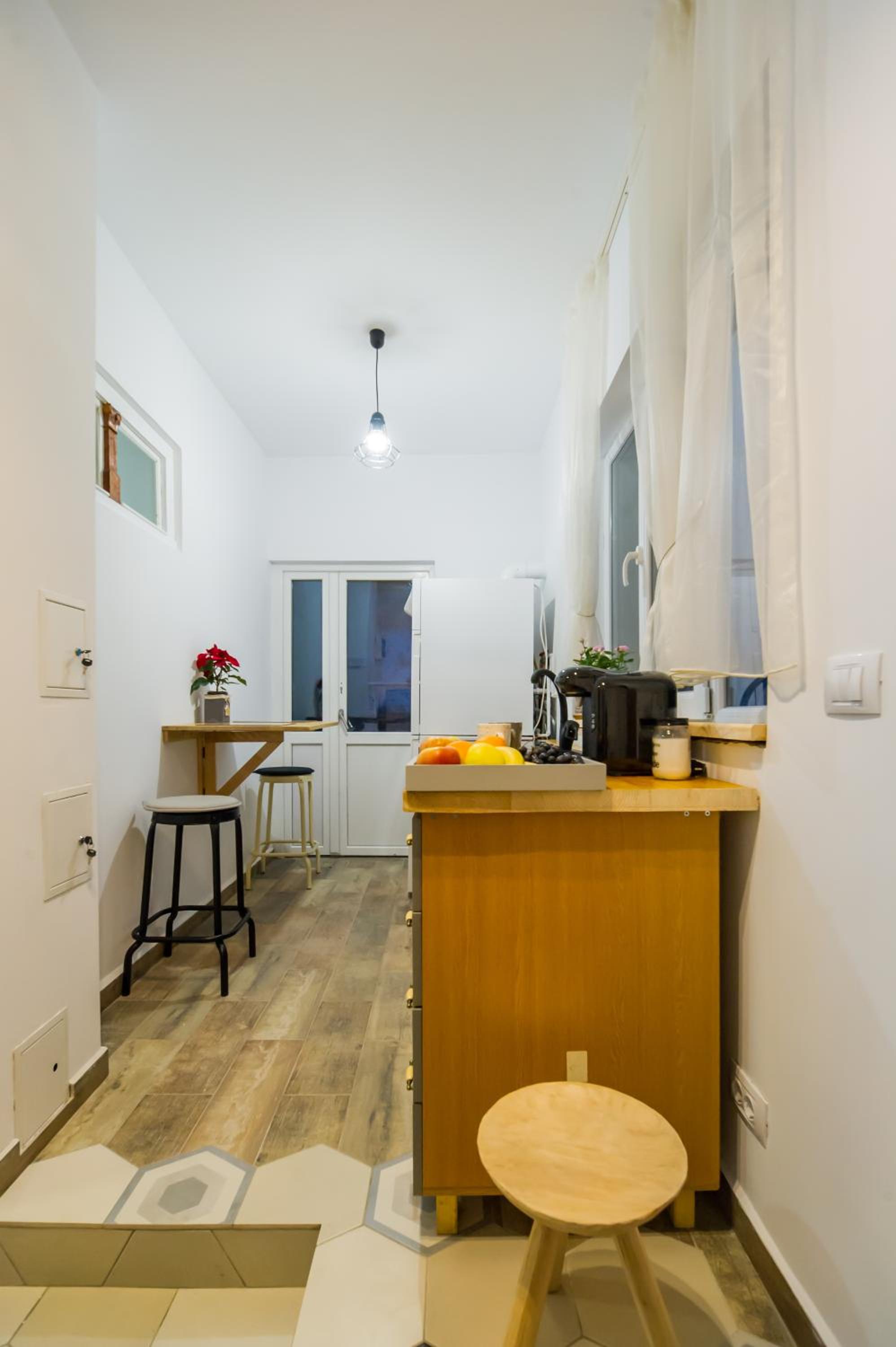 Apartment with Mountain View - Photo 9
