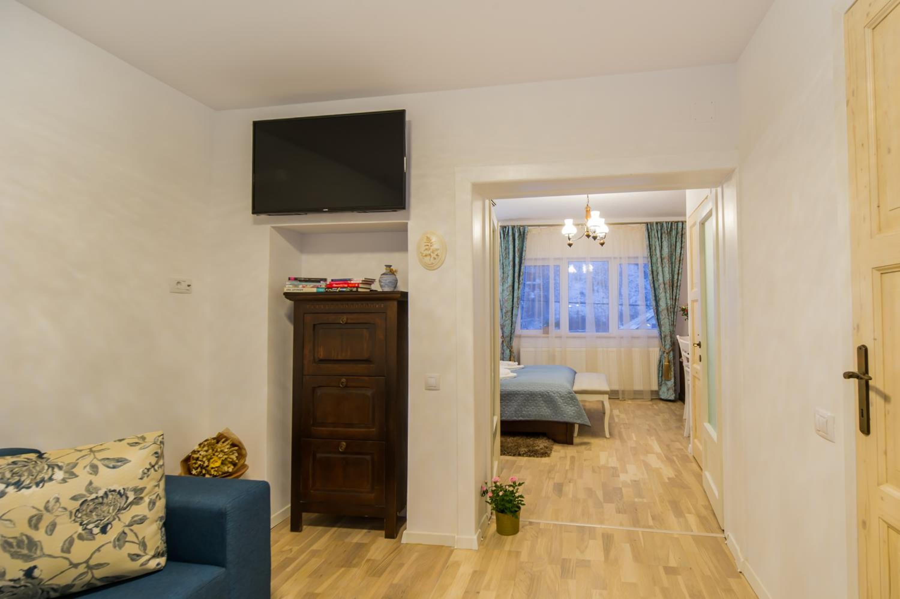 Apartment with Mountain View - Photo 18