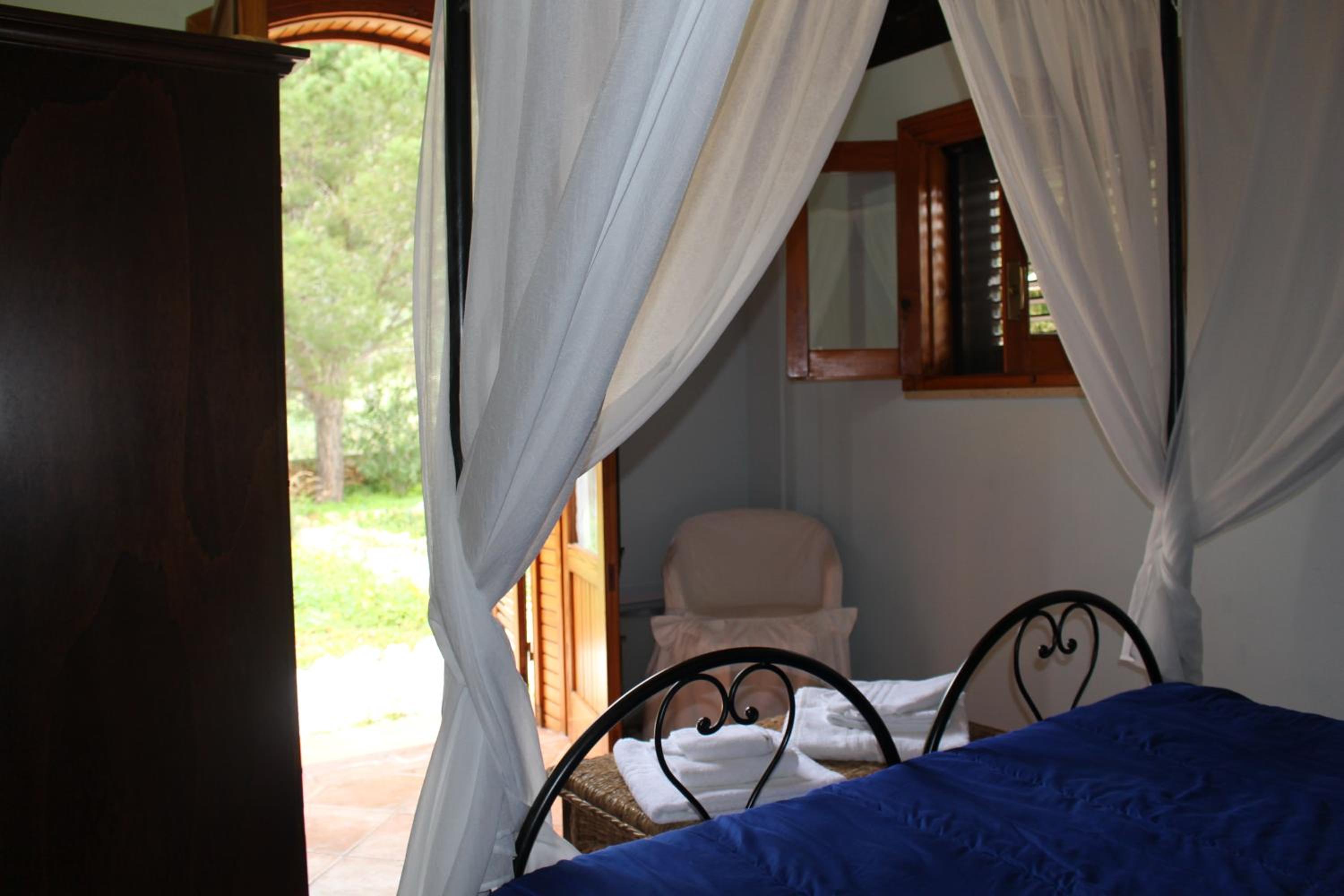 One-Bedroom House photo 1