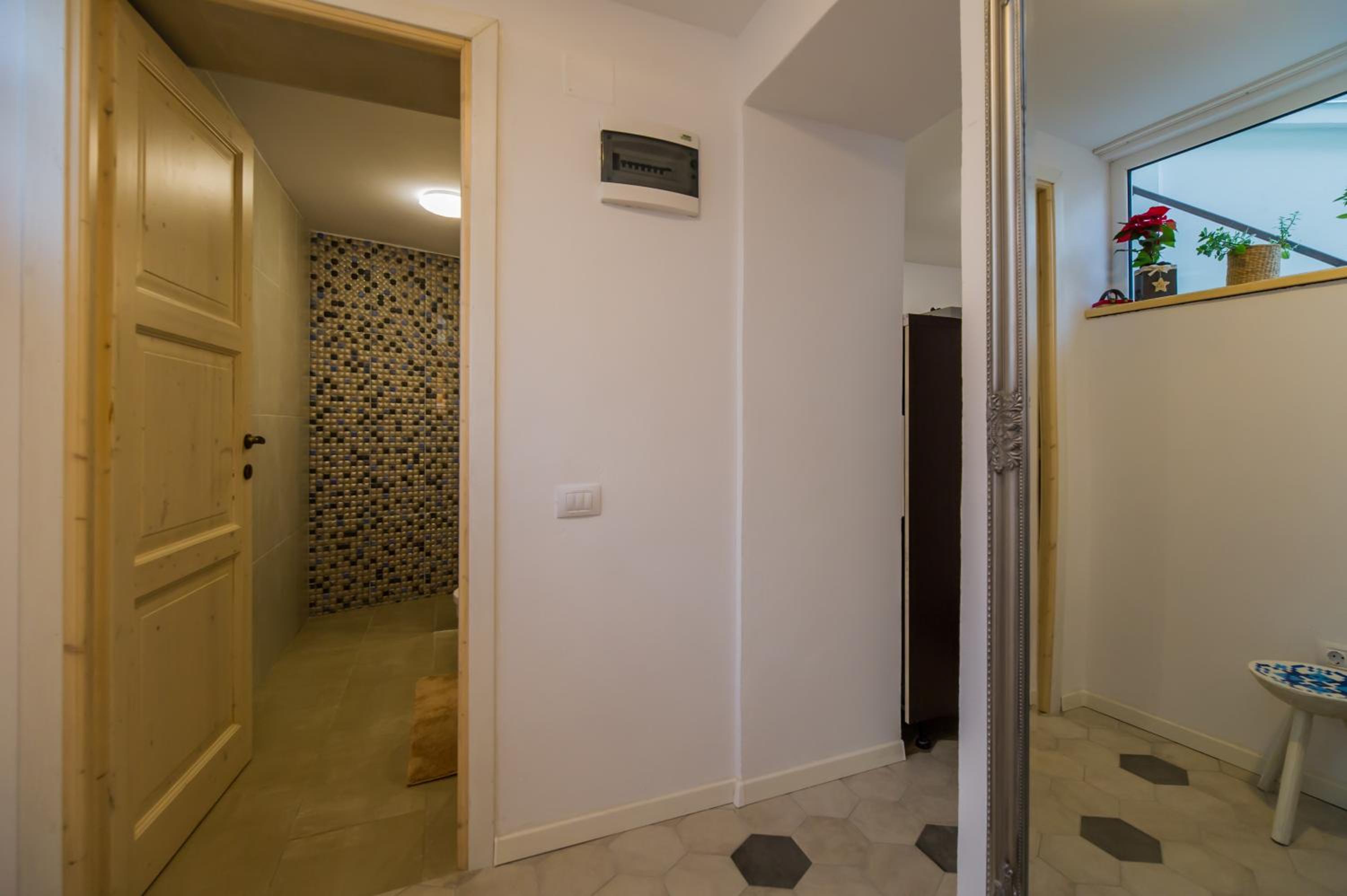 Studio Apartment - Photo 13