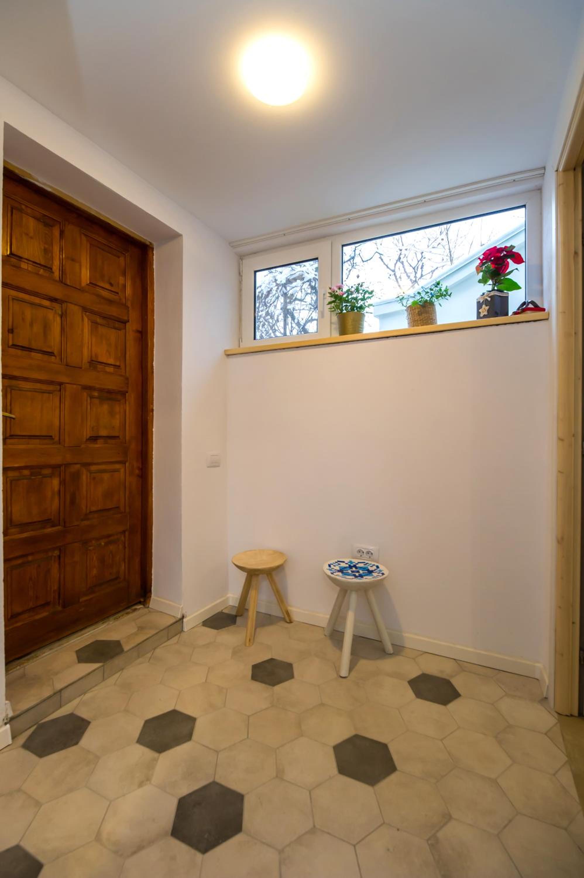 Studio Apartment - Photo 15