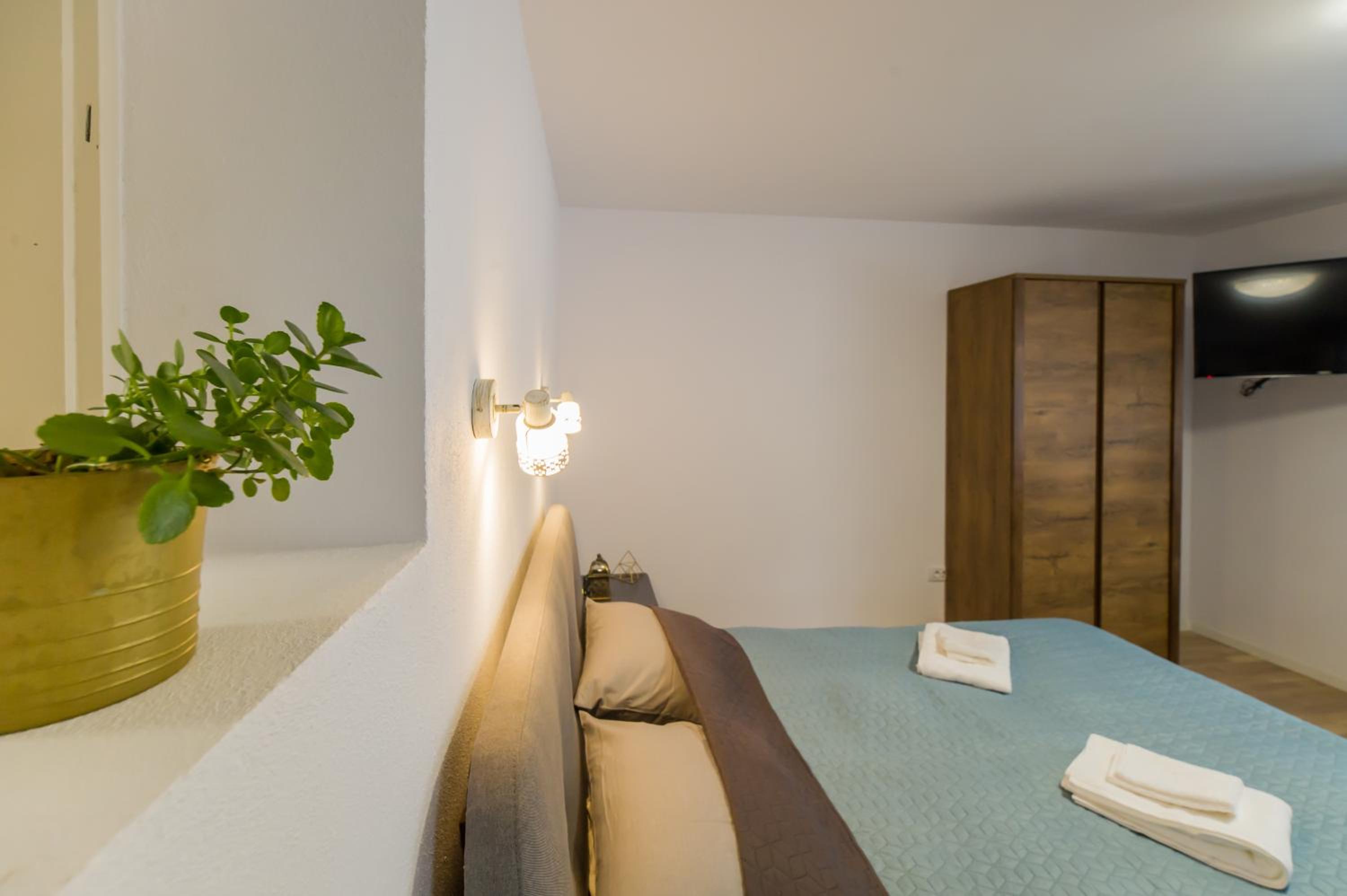 Studio Apartment - Photo 18