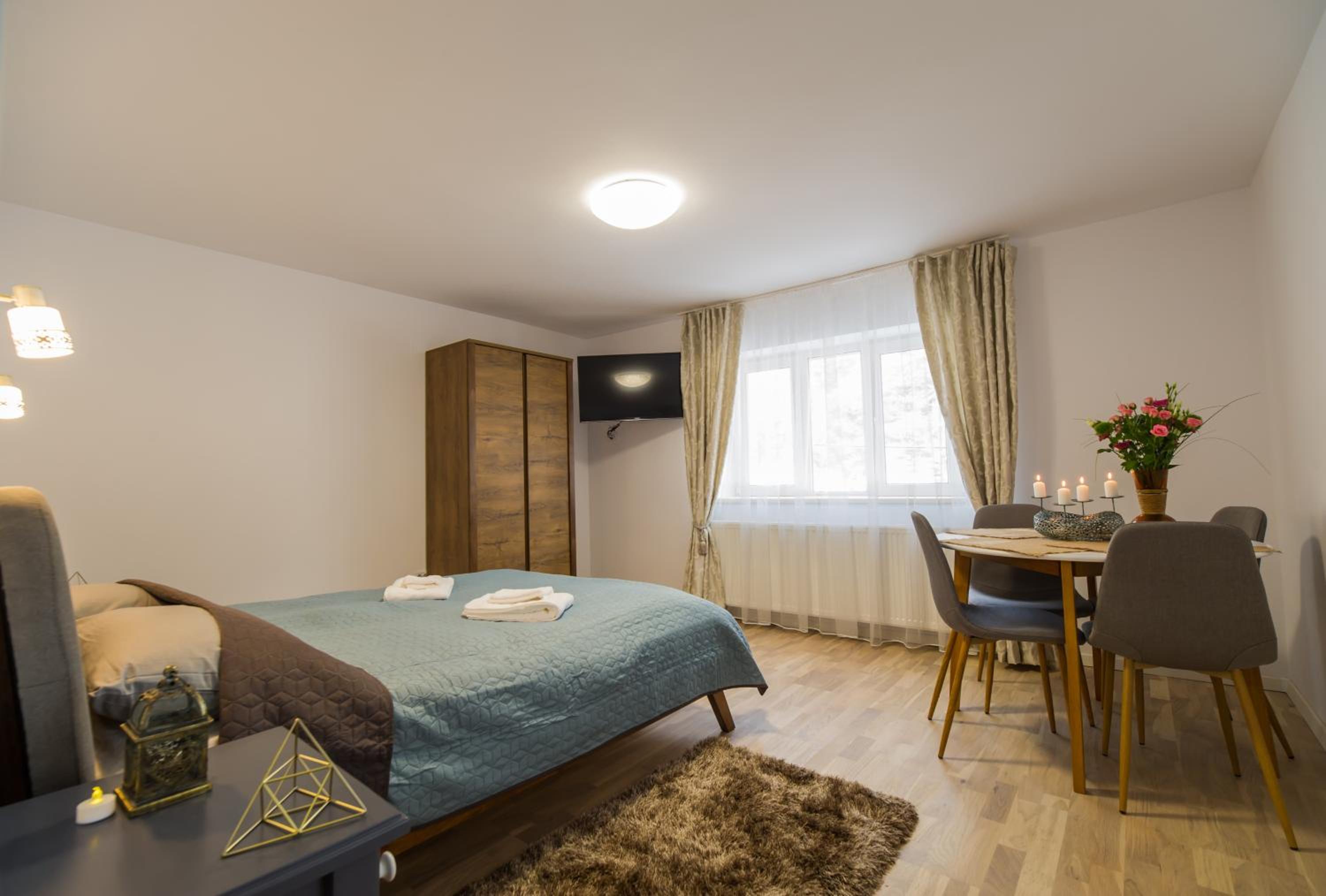 Studio Apartment - Photo 22