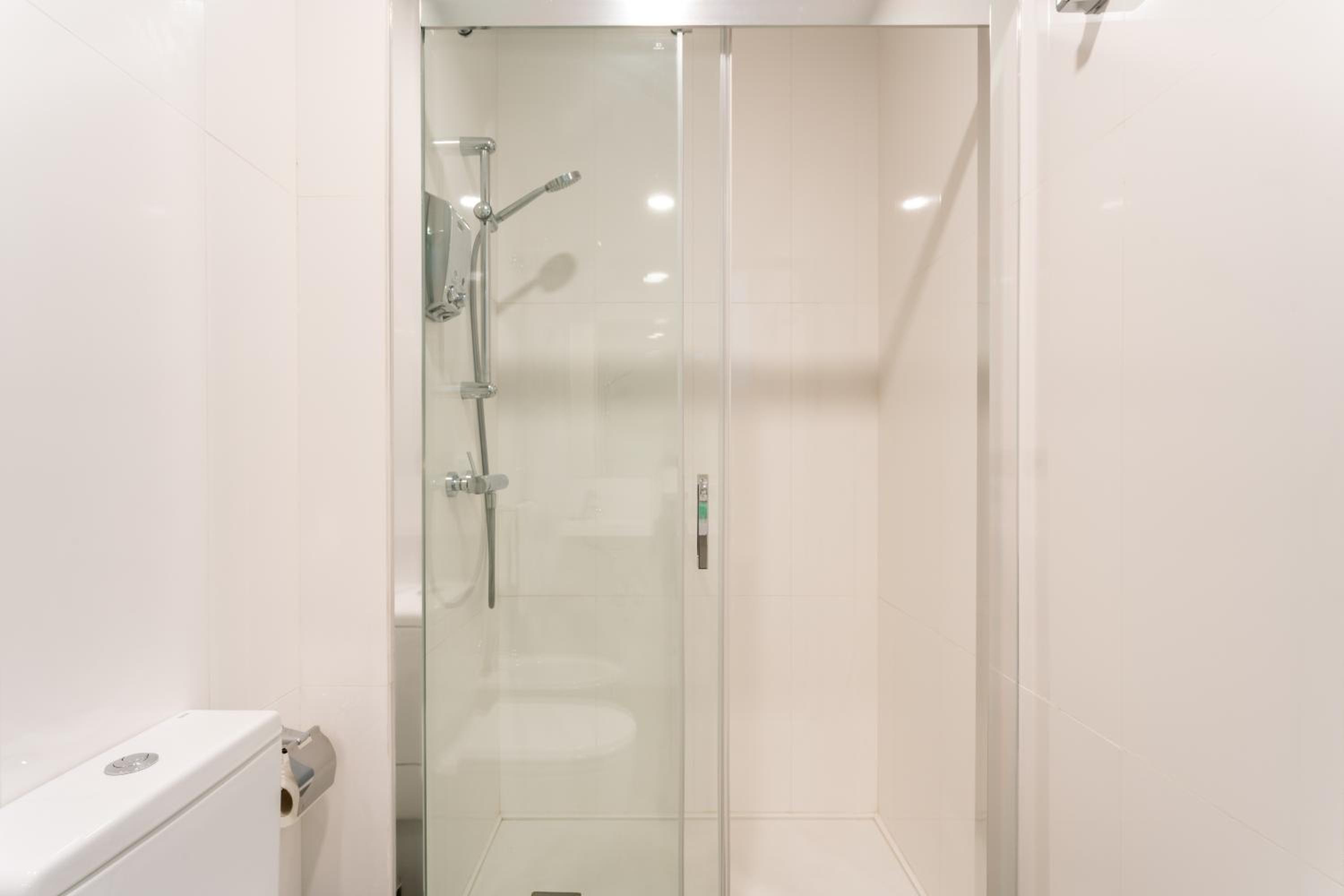 Deluxe Double Room - Photo 11