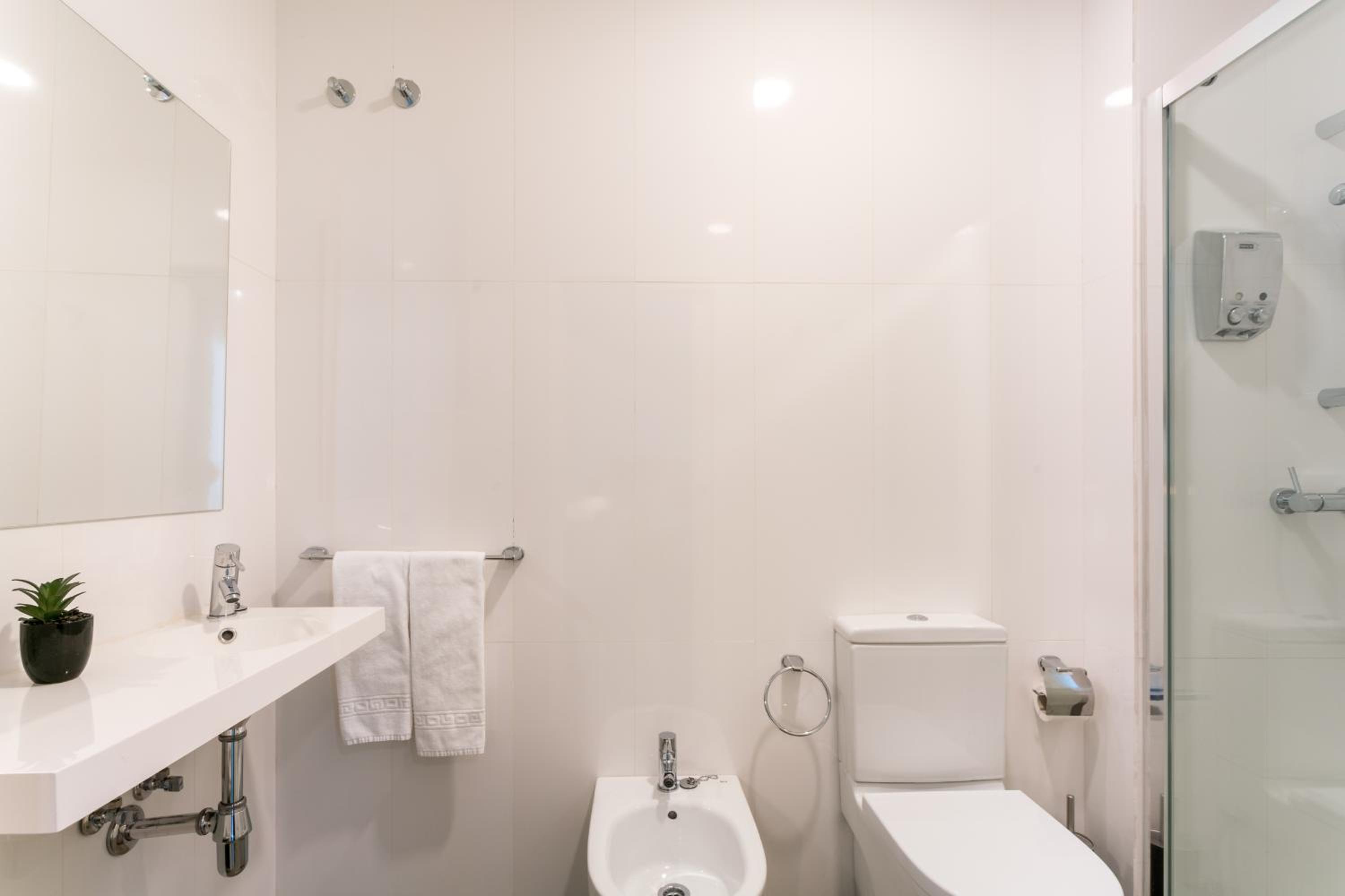 Deluxe Double Room - Photo 12