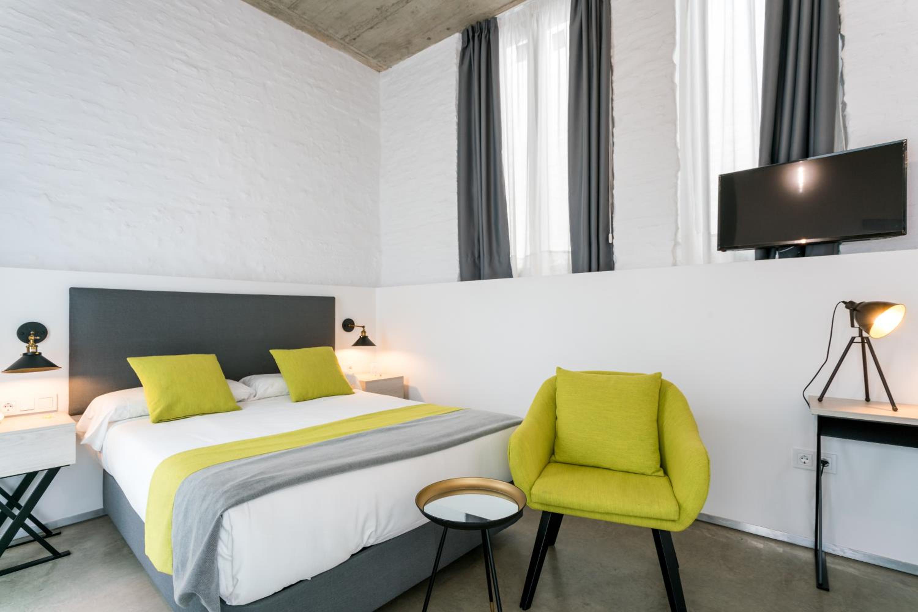 Deluxe Double Room - Photo 8