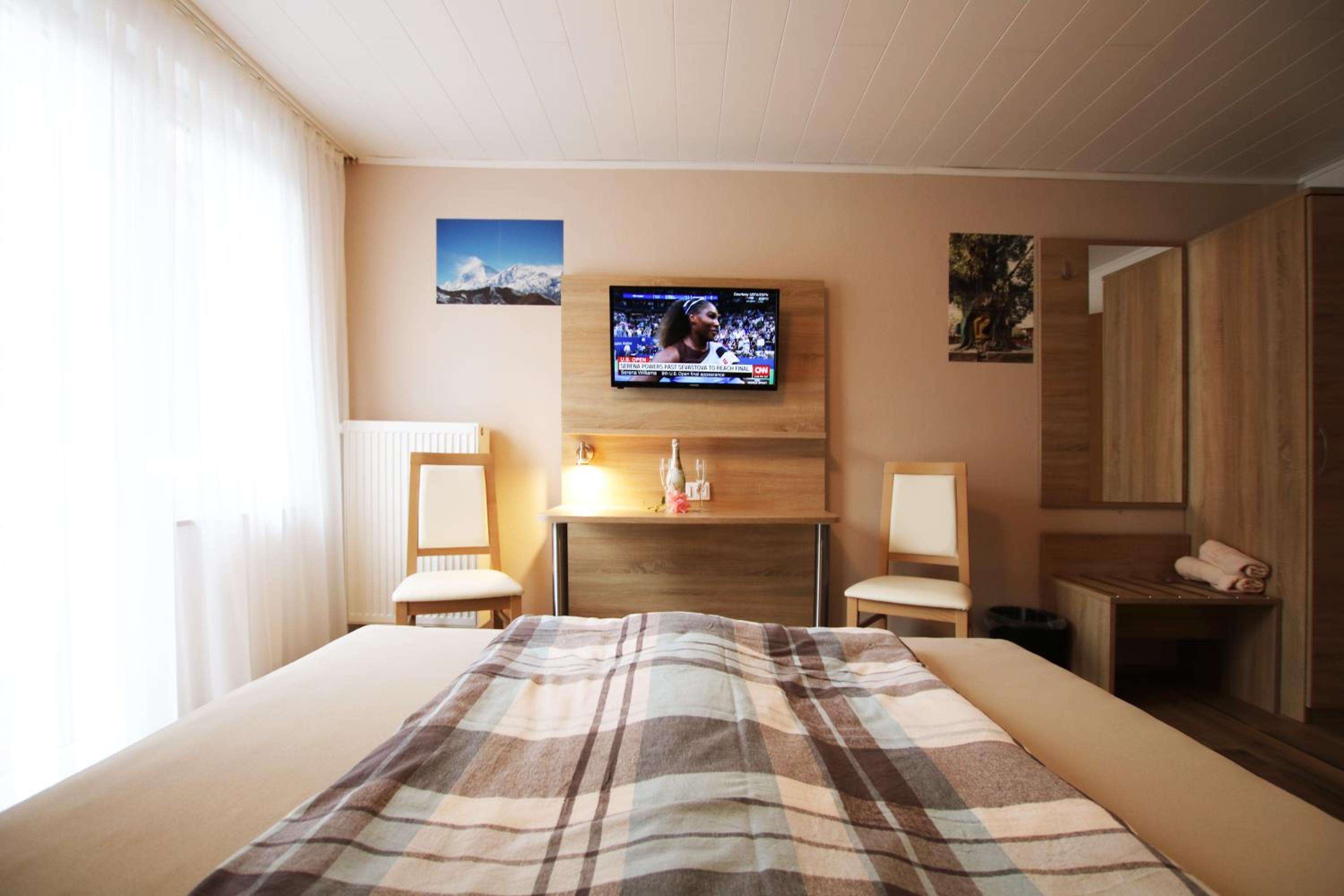 Queen Room With Balcony photo 2