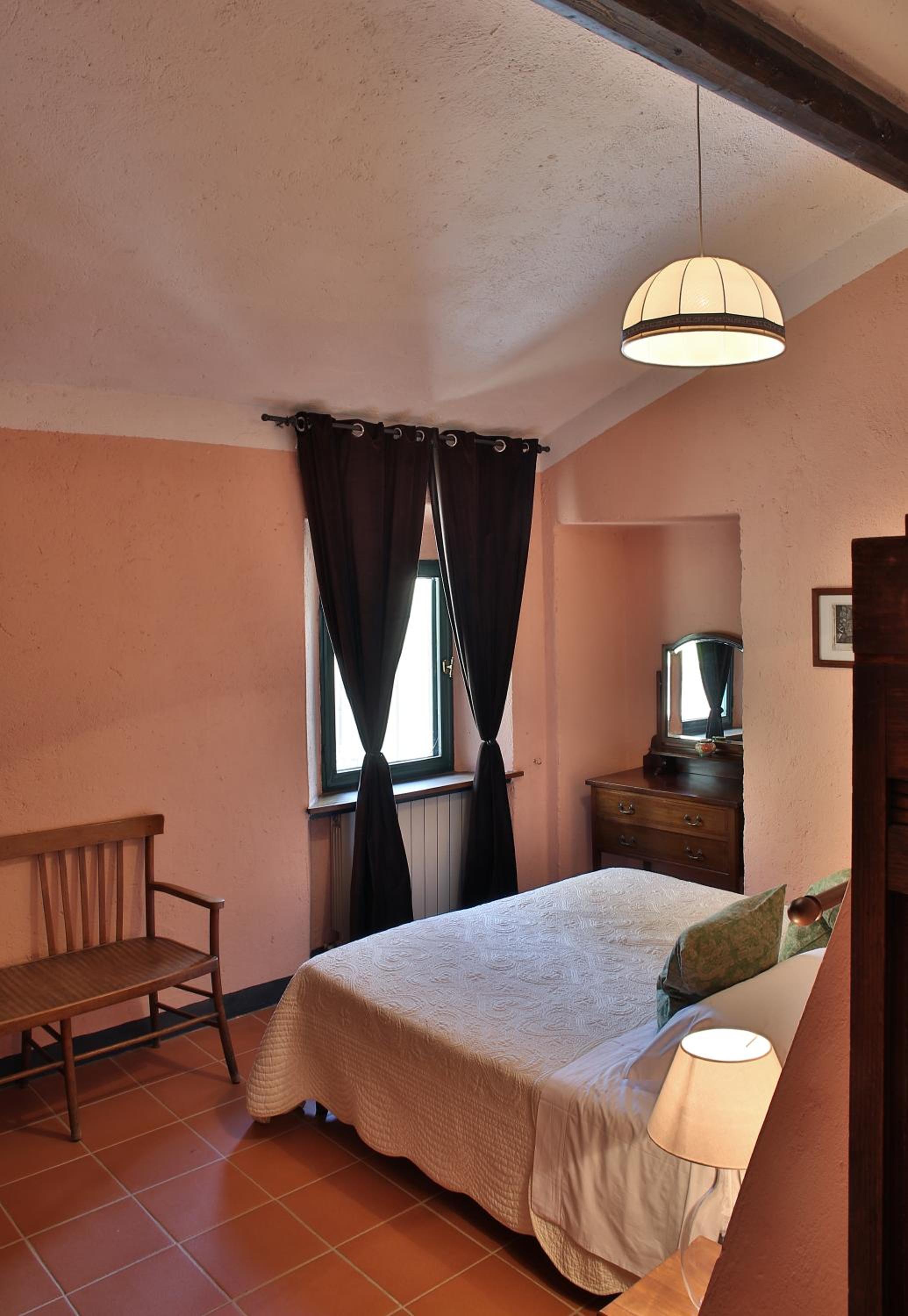 One-Bedroom Apartment - Photo 6