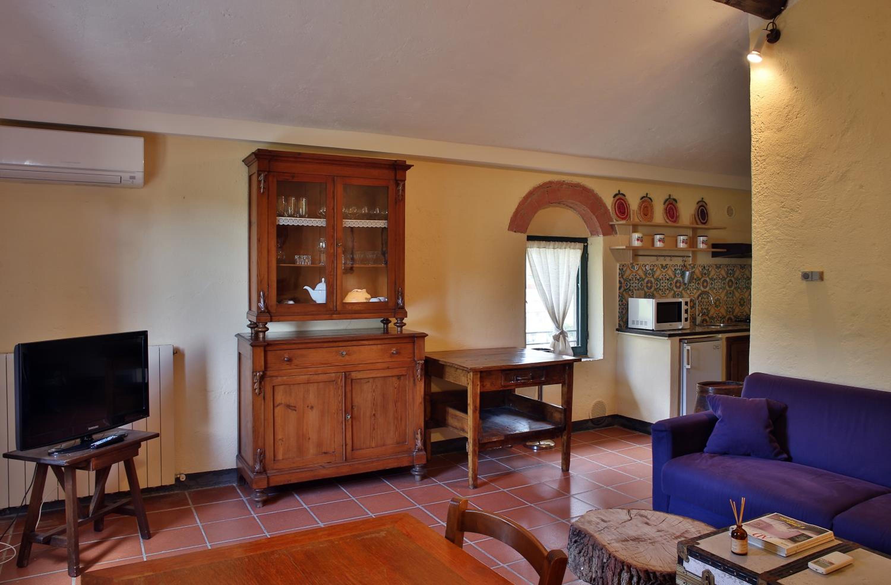 One-Bedroom Apartment - Photo 3