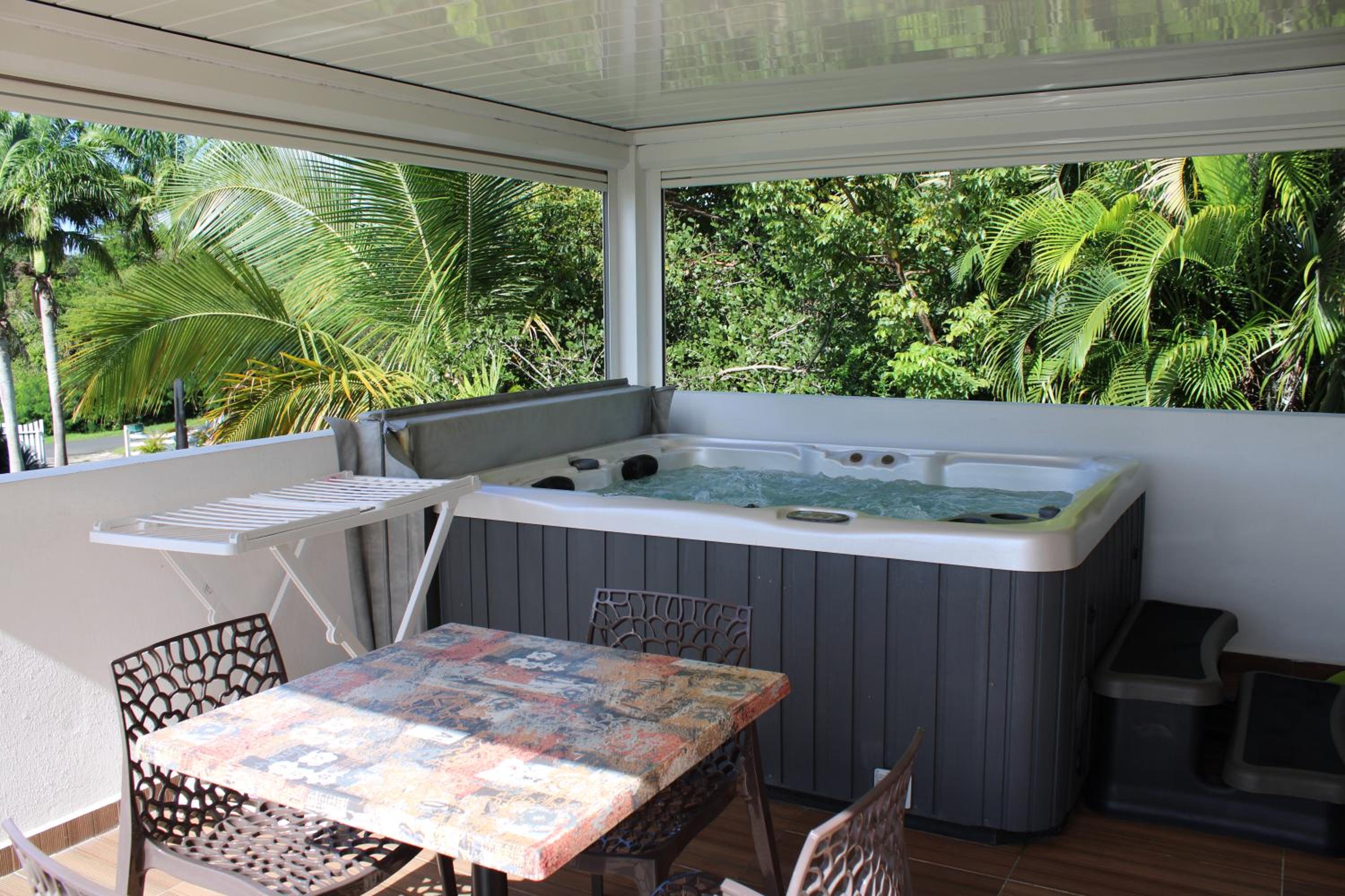 King Suite with Balcony photo 2