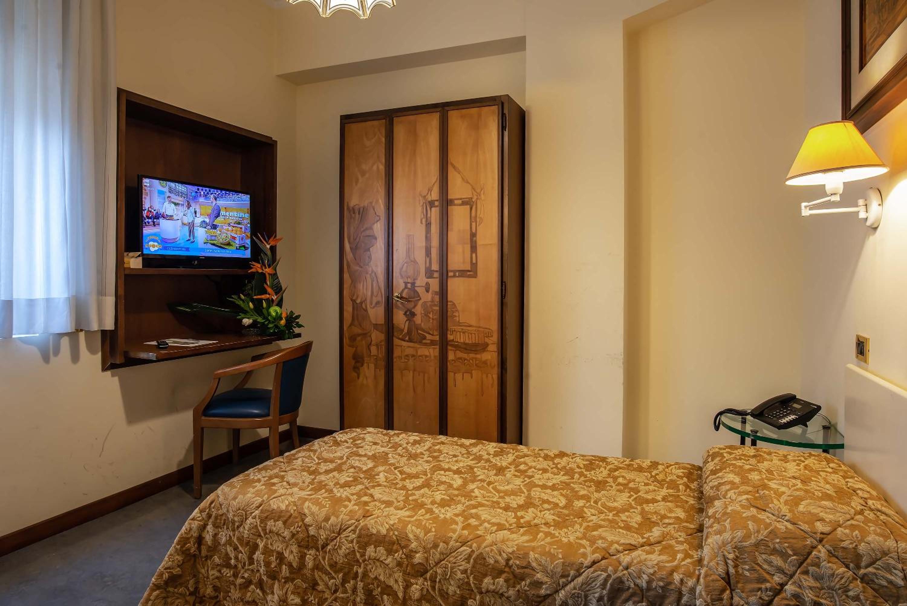 Single Room with French Bed