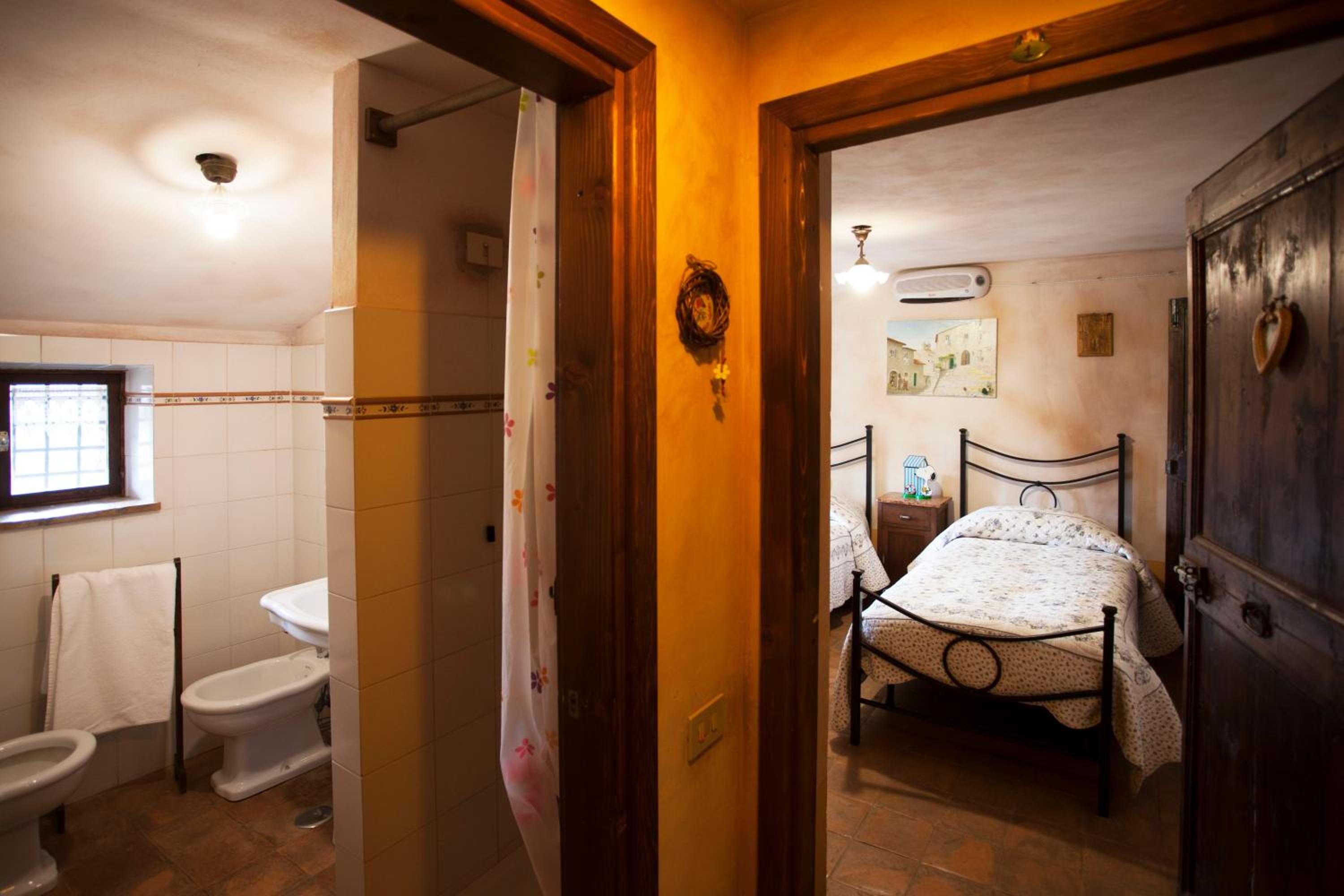 Two-Bedroom House - Photo 15