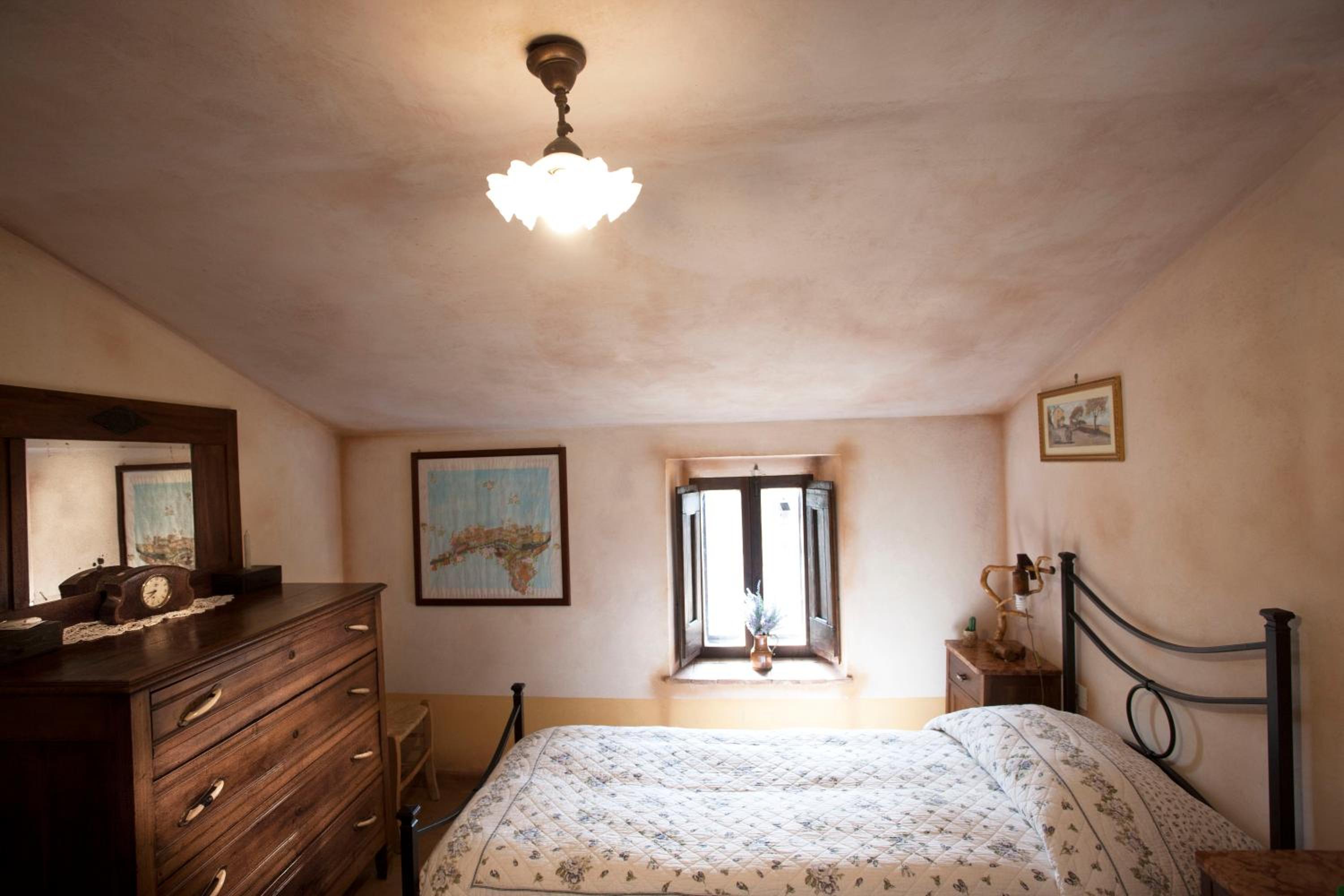 Two-Bedroom House - Photo 2