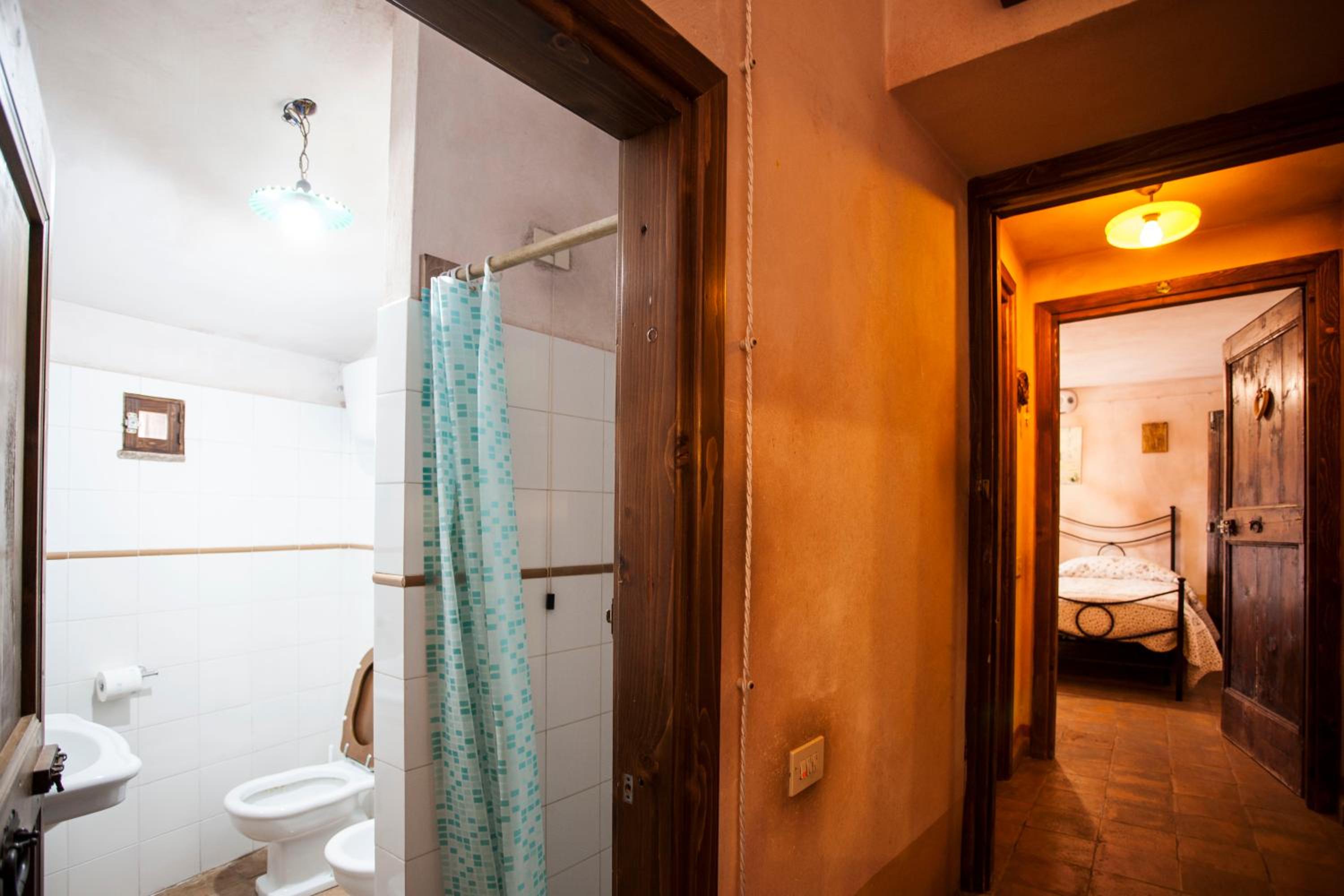 Two-Bedroom House - Photo 4