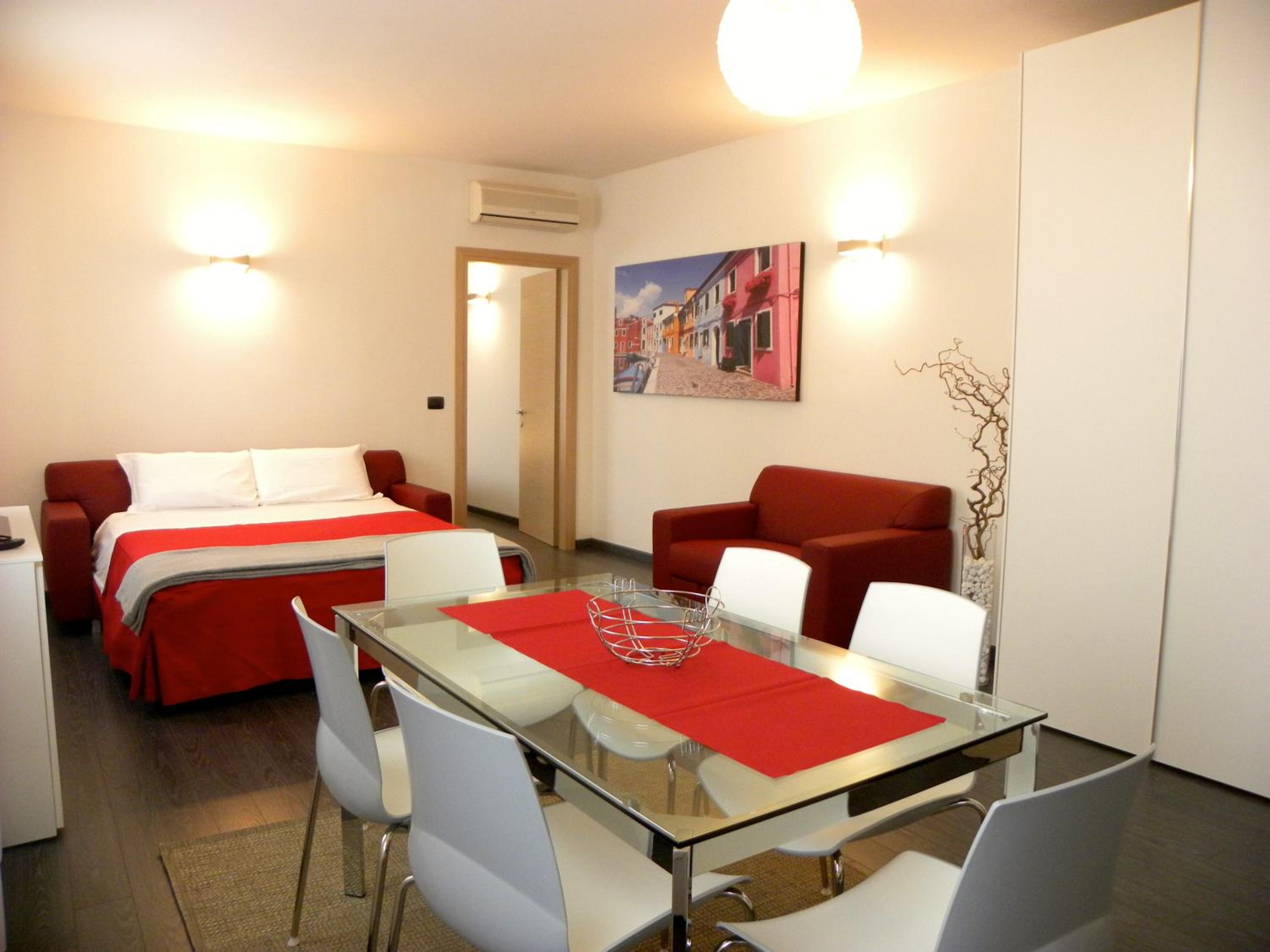 One-Bedroom Apartment (6 Adults) photo 2