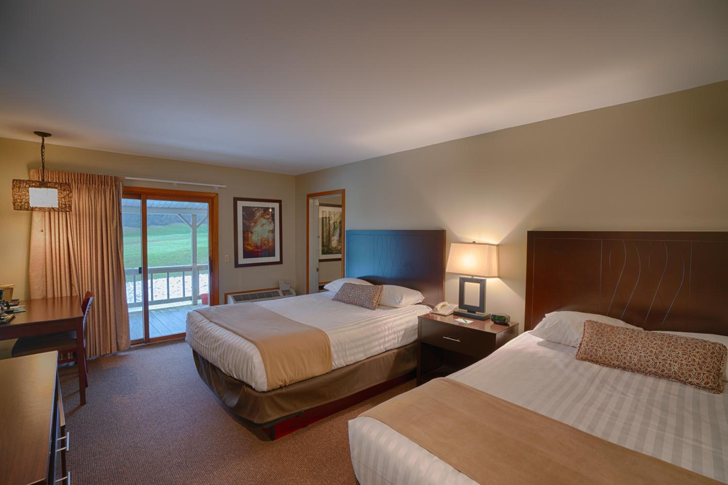 Double Room with Two Double Beds - Photo 2