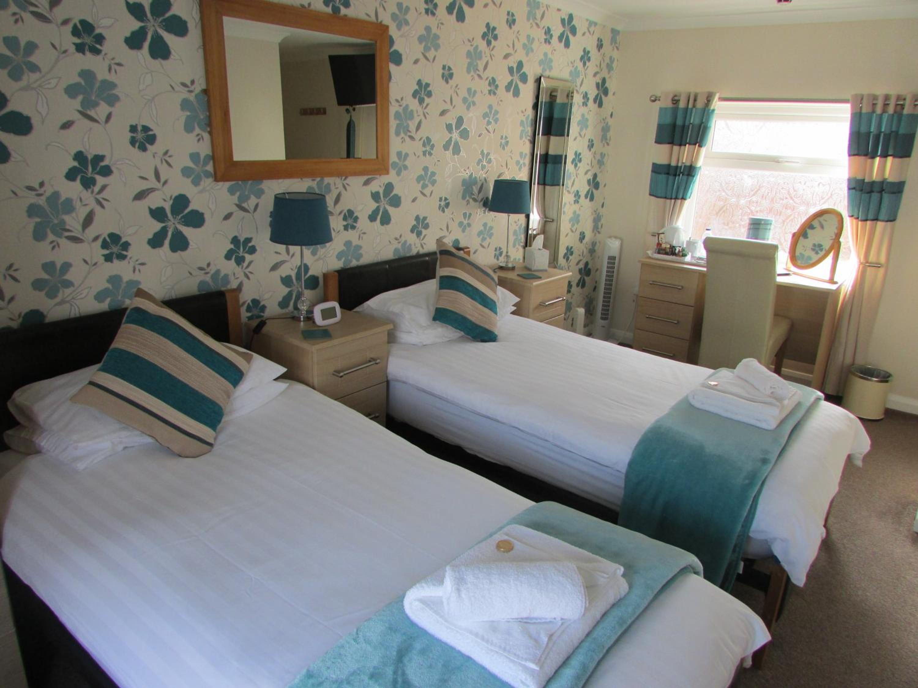 Twin Room - Photo 2