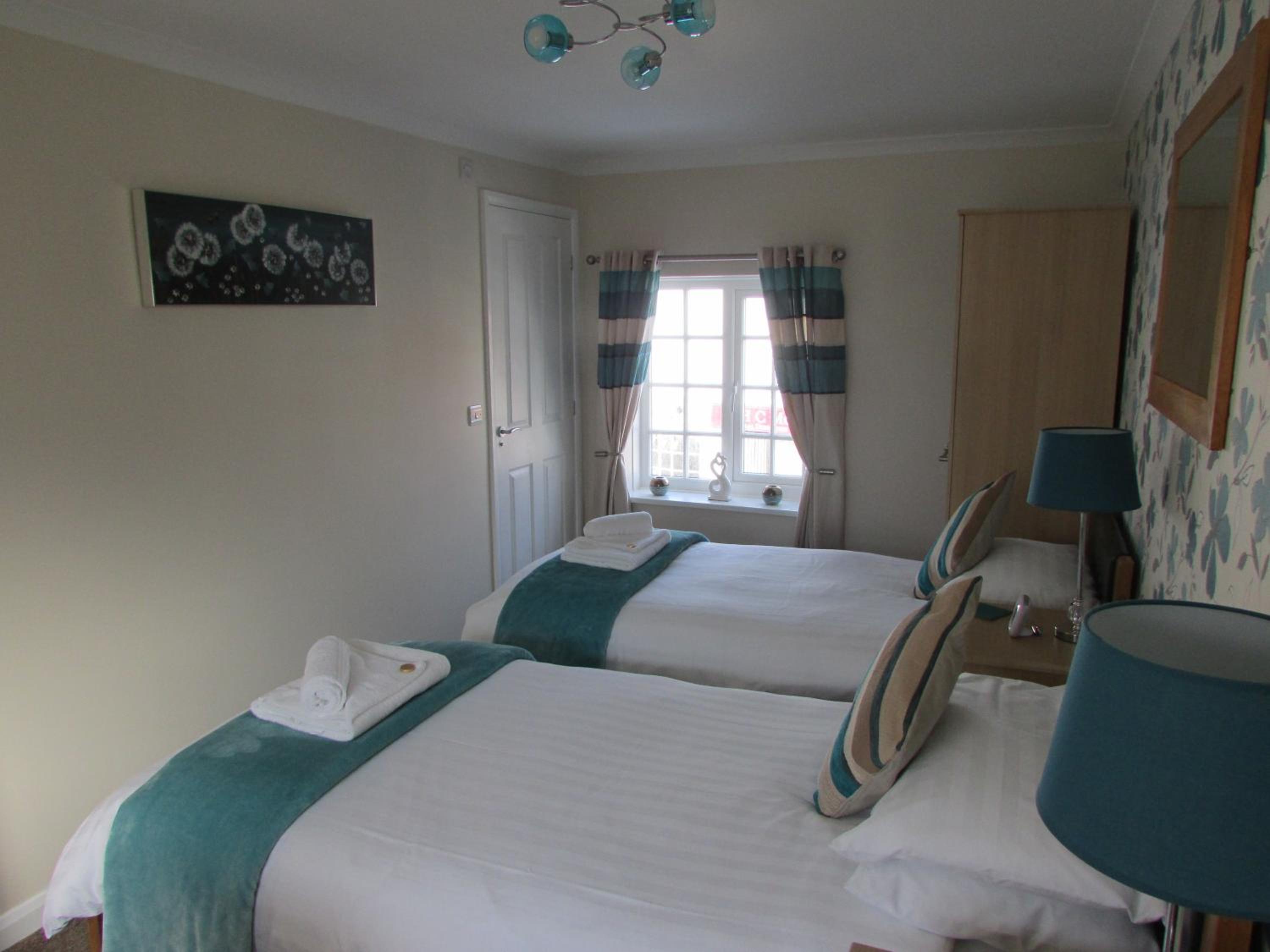 Twin Room - Photo 3