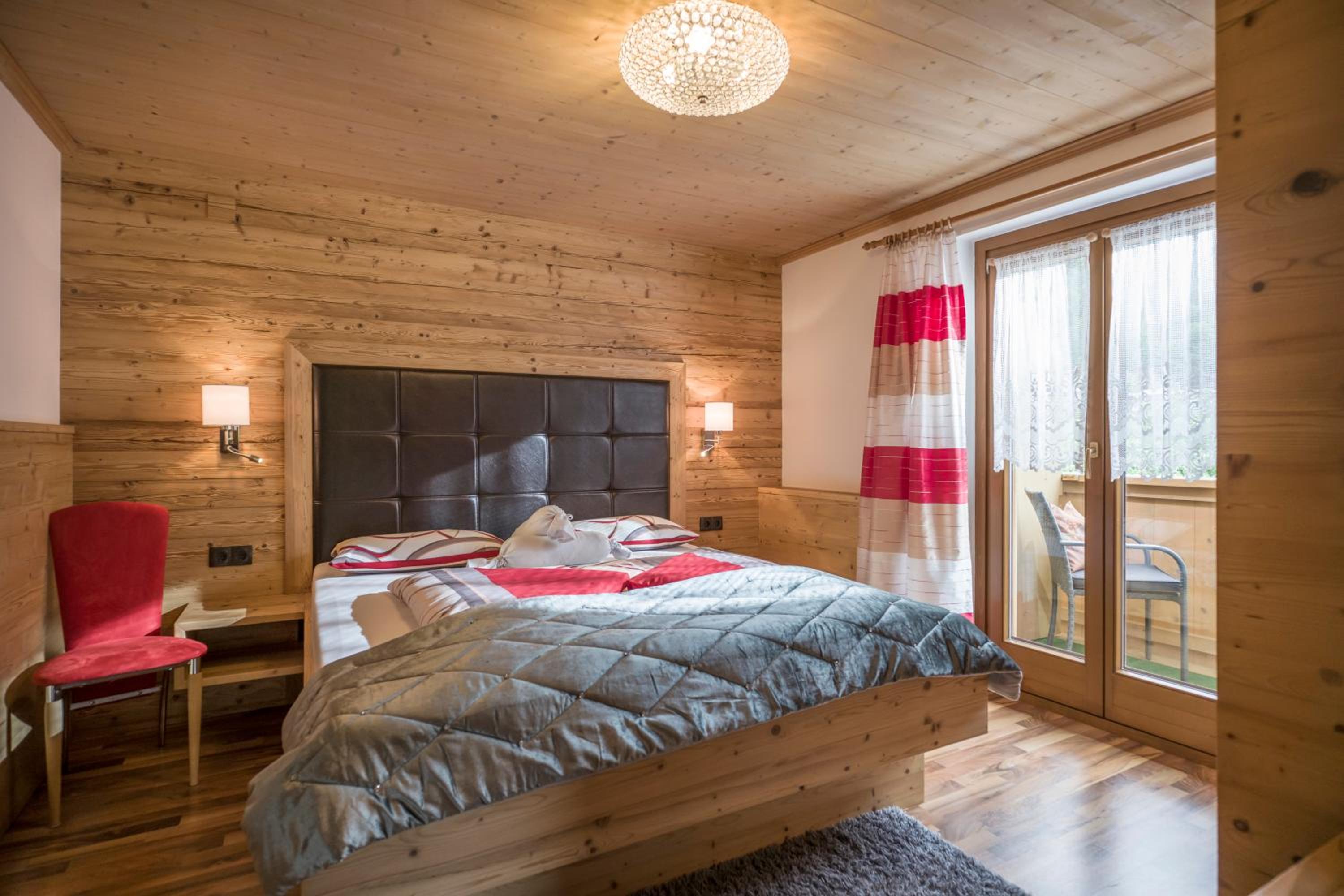 Superior One-Bedroom Apartment (2 Adults)