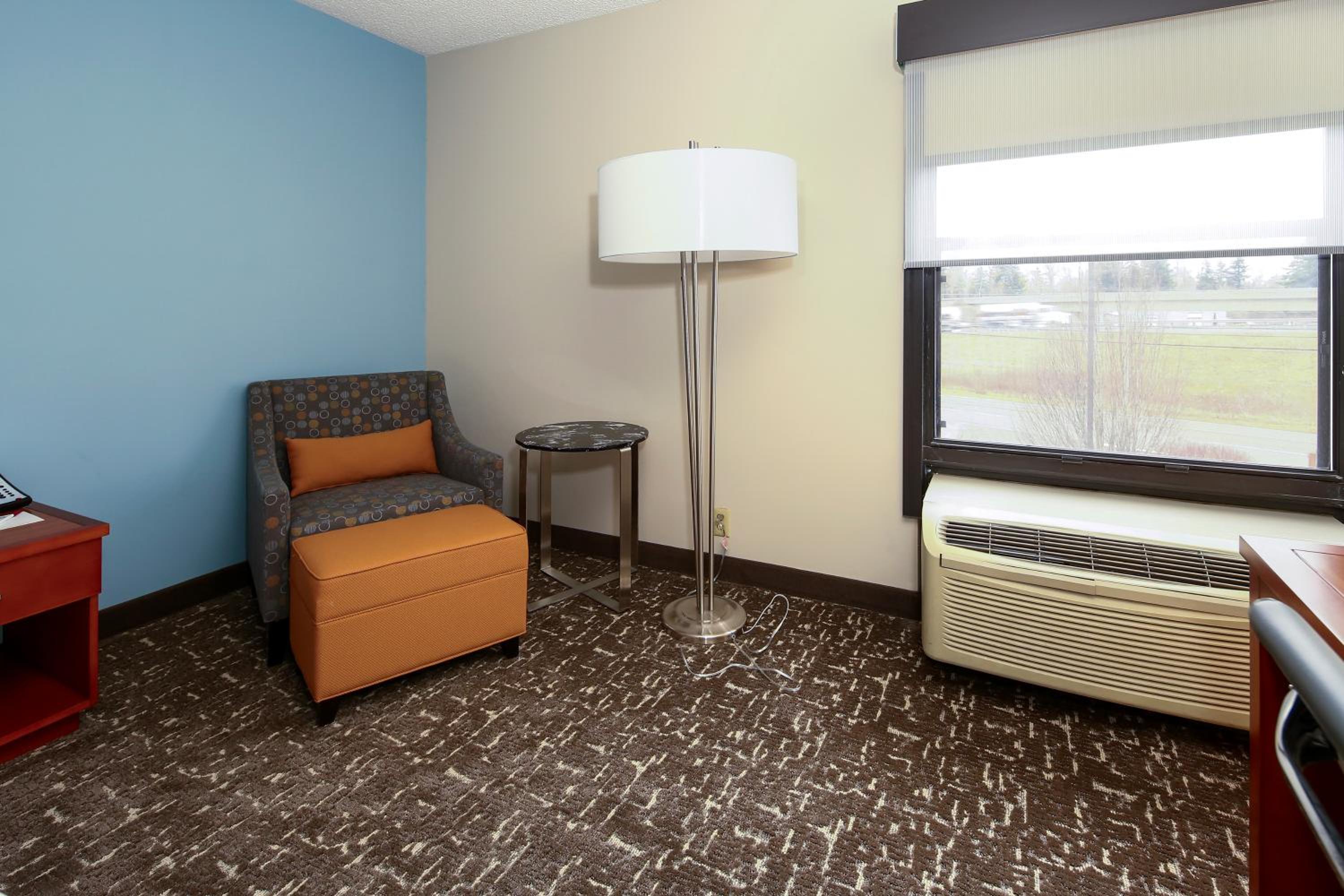 King Room with Sofa Bed - Non-Smoking - Photo 6