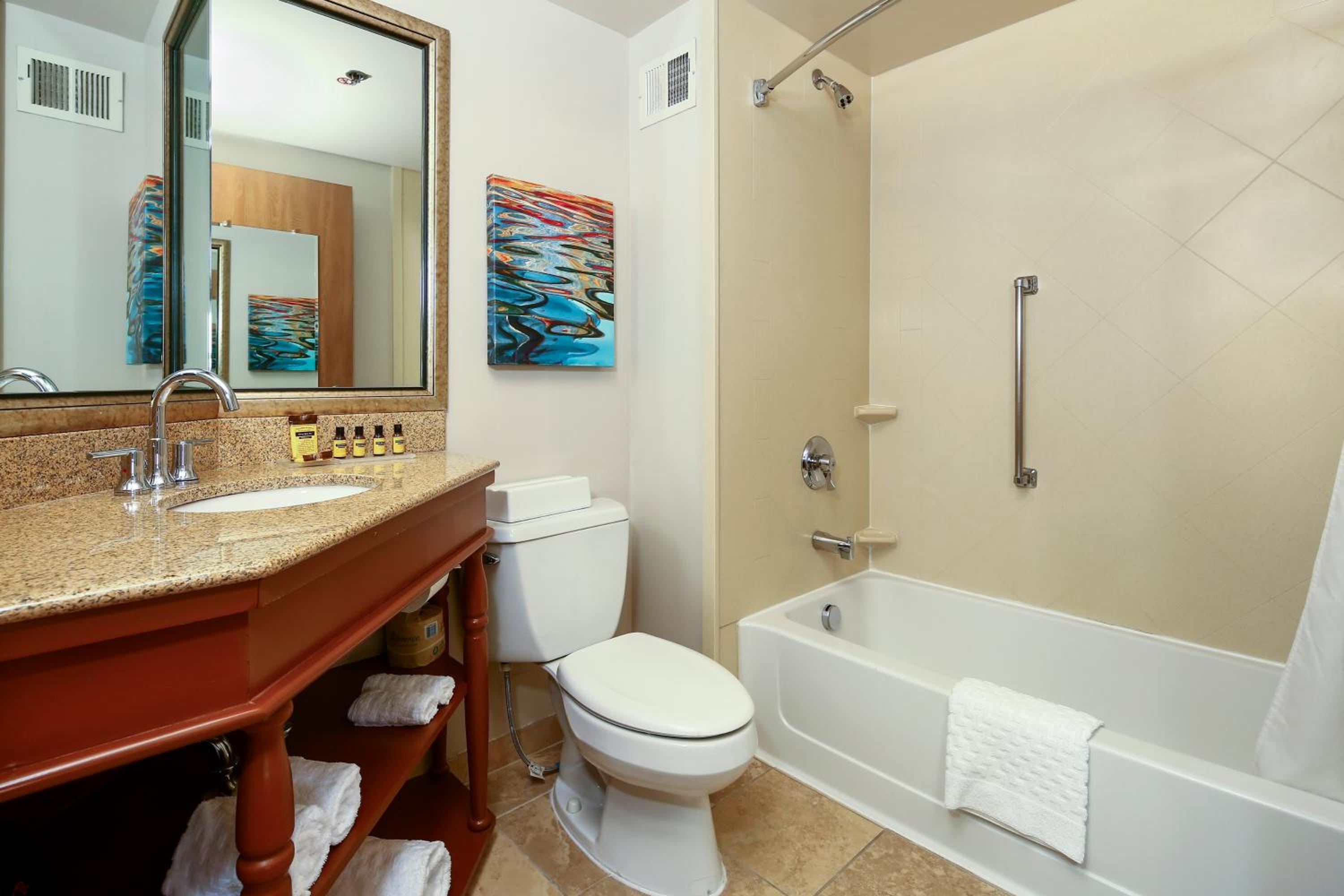 King Room - Non-Smoking - Photo 8