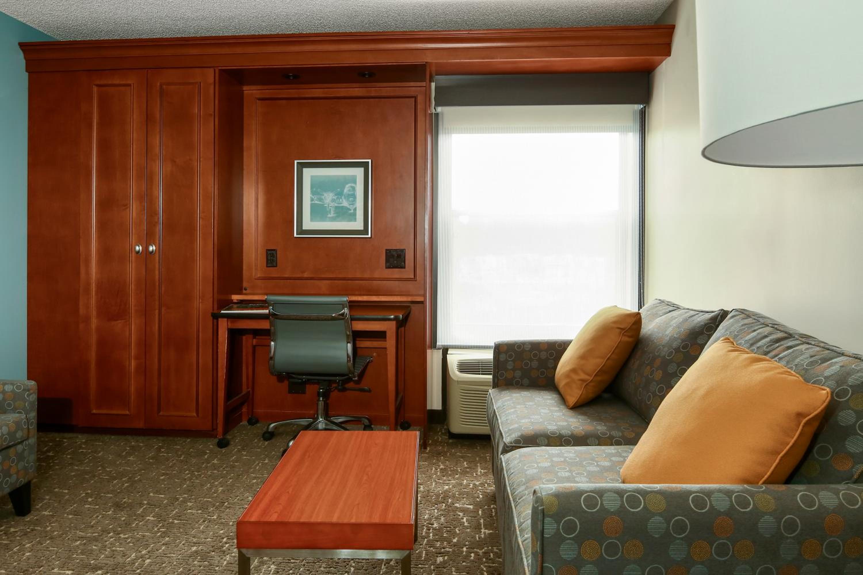 King Room - Non-Smoking - Photo 9