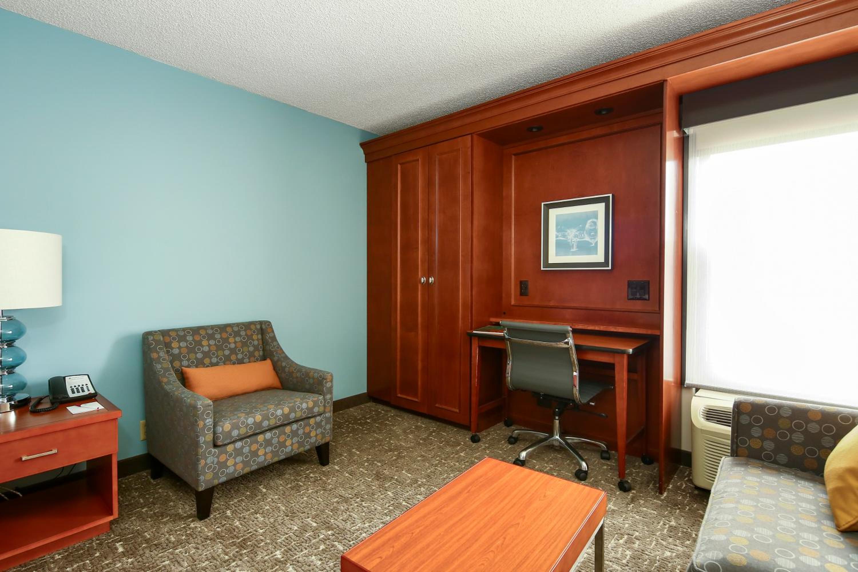 King Room - Non-Smoking - Photo 3