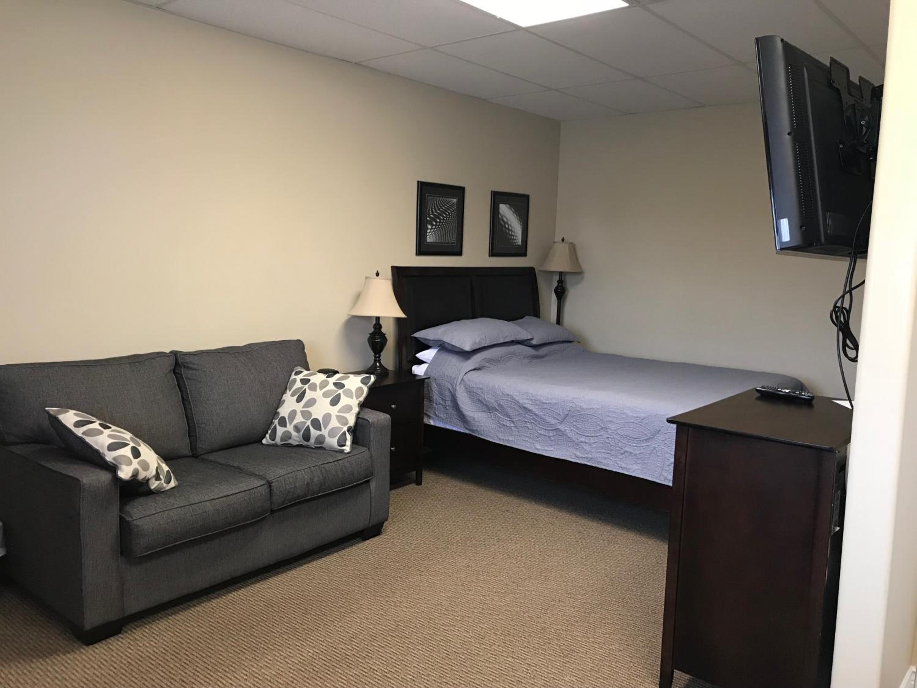 Deluxe Queen Suite