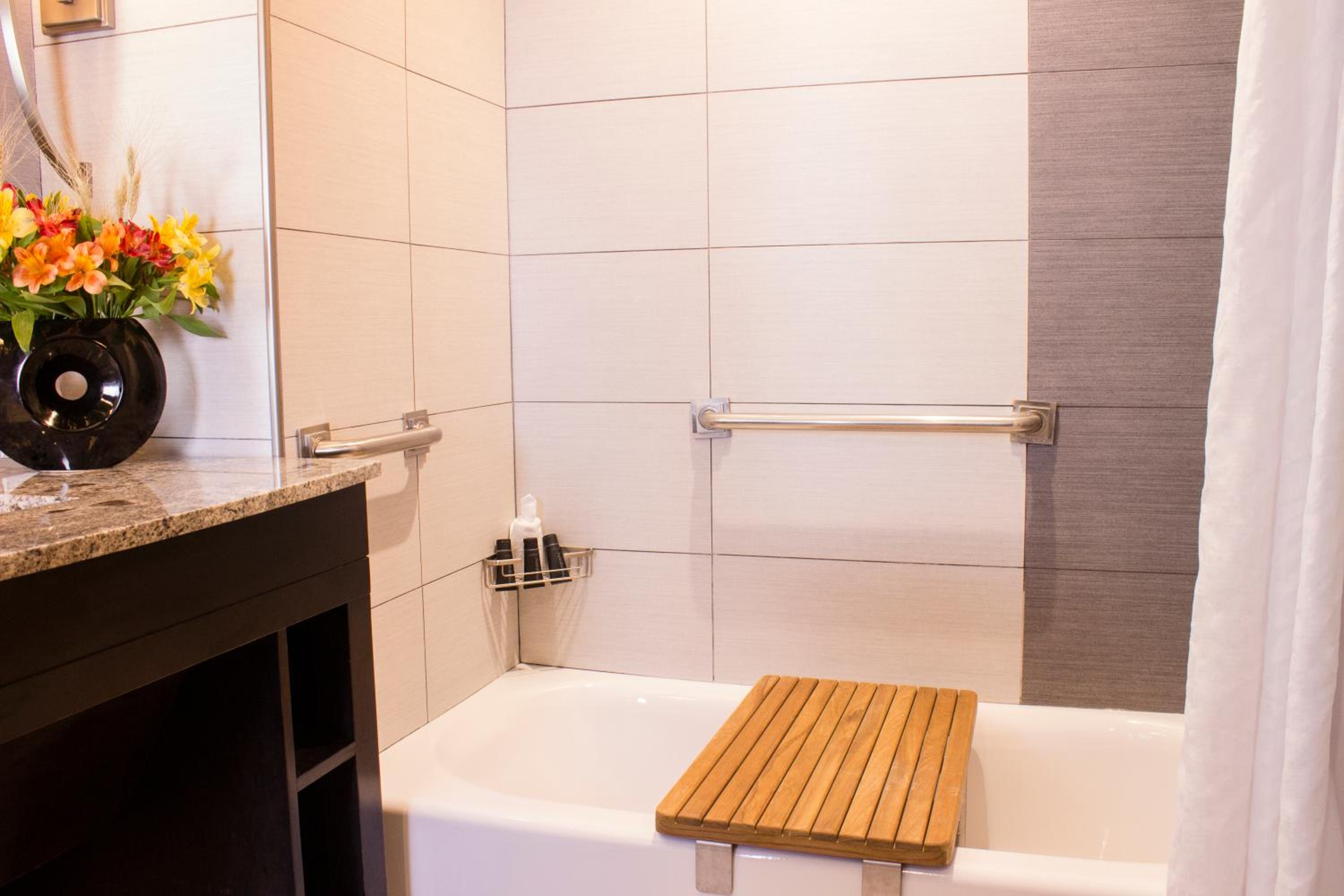 Standard Double Queen - ADA Accessible with Tub
