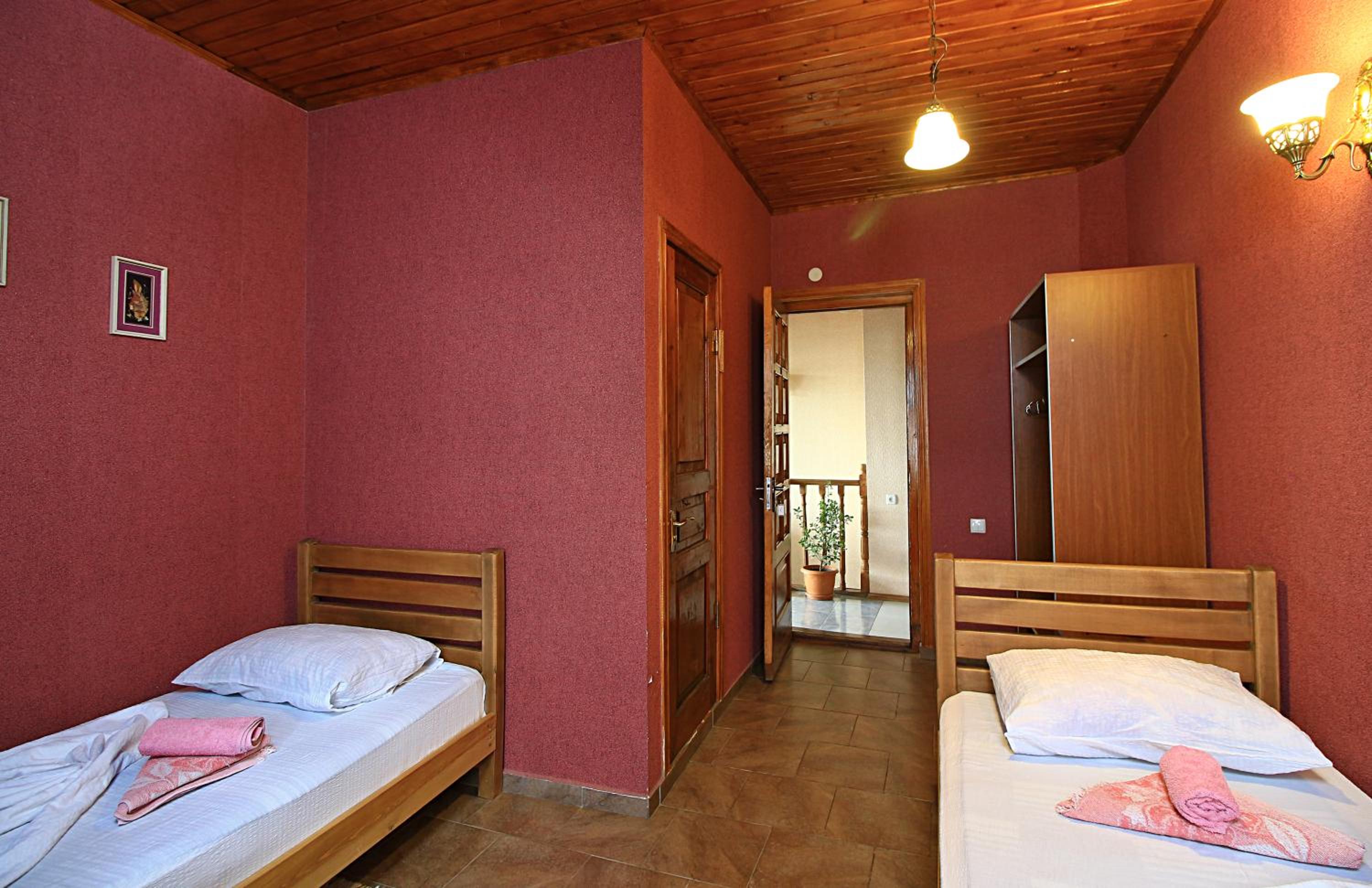Standard Twin Room - Photo 1